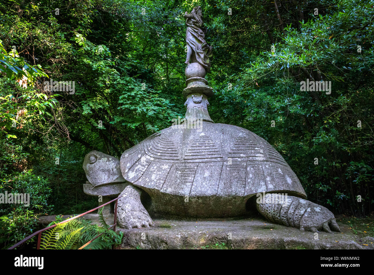 Statue de tortue, le Sacro Bosco (bosquet sacré'), Parc de la Monster, Bomarzo, Viterbe, Latium, Italie Banque D'Images