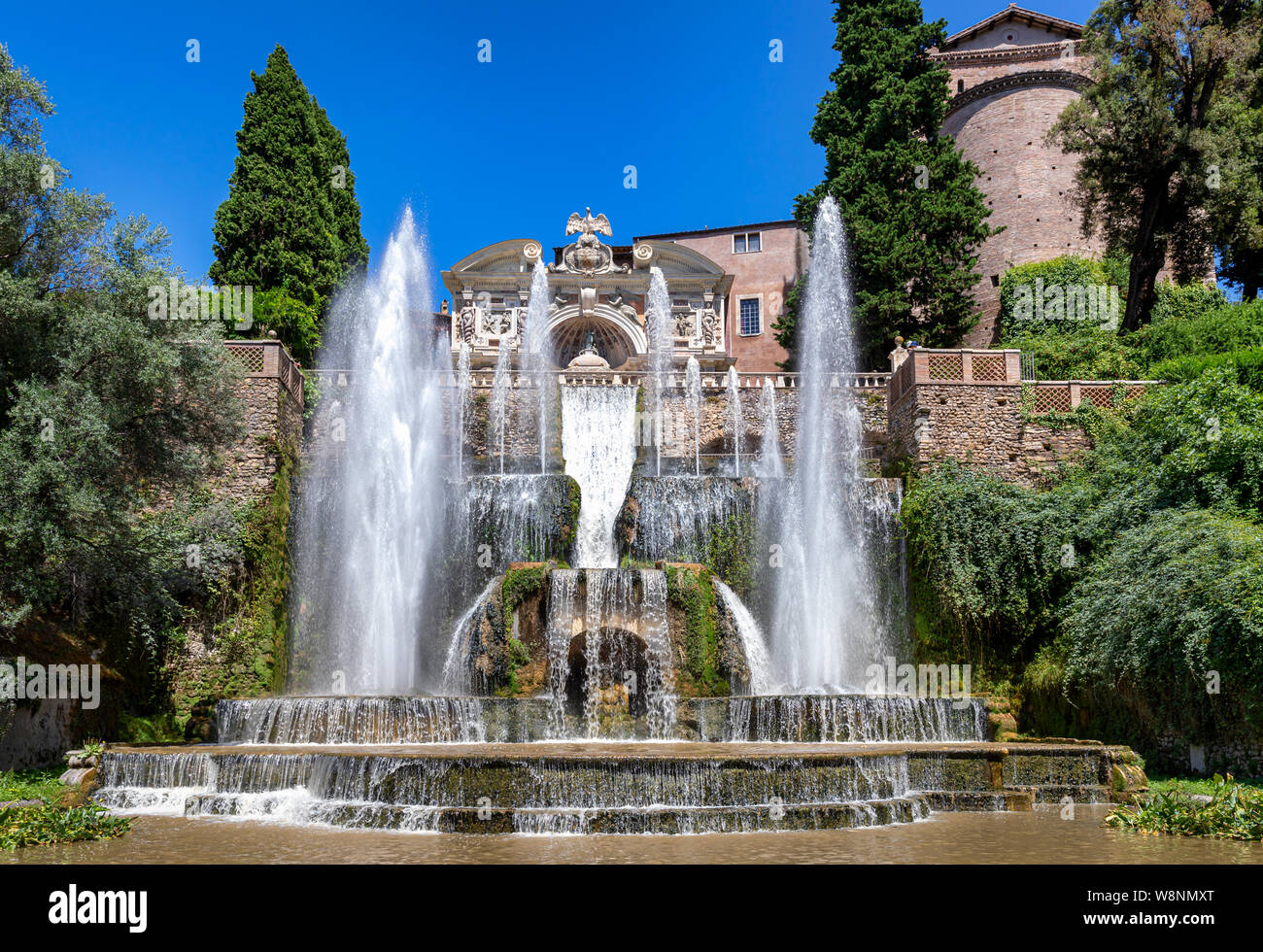 La fontaine de Neptune (premier plan) et de l'eau orgue (arrière-plan) dans les jardins de la Villa d'Este, Tivoli, lazio, Italie Banque D'Images