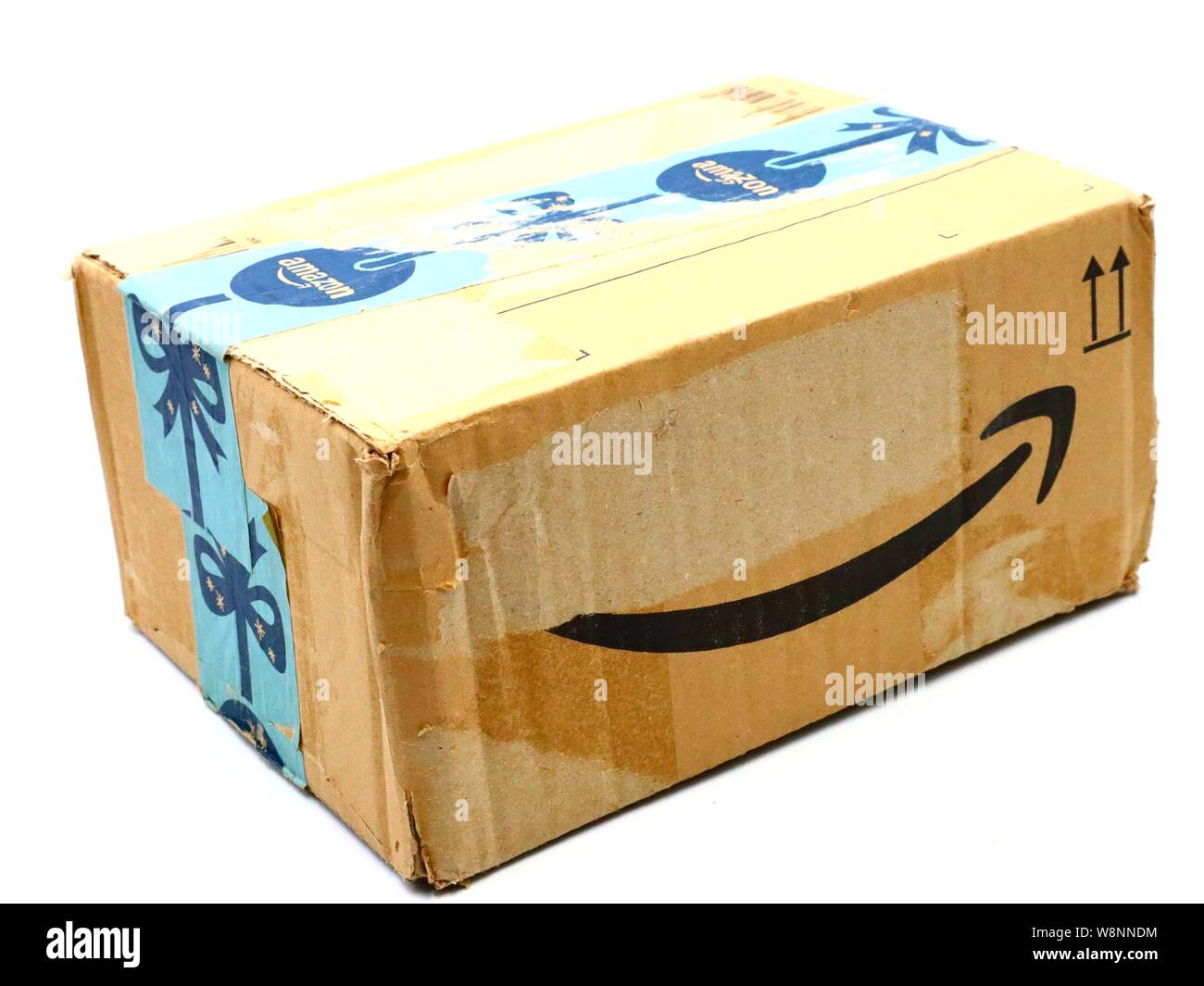 Utilisé AMAZON Emballage Boîte en carton d'expédition. Amazon est une  multinationale américaine de l'entreprise de technologie de l'e-commerce  Photo Stock - Alamy