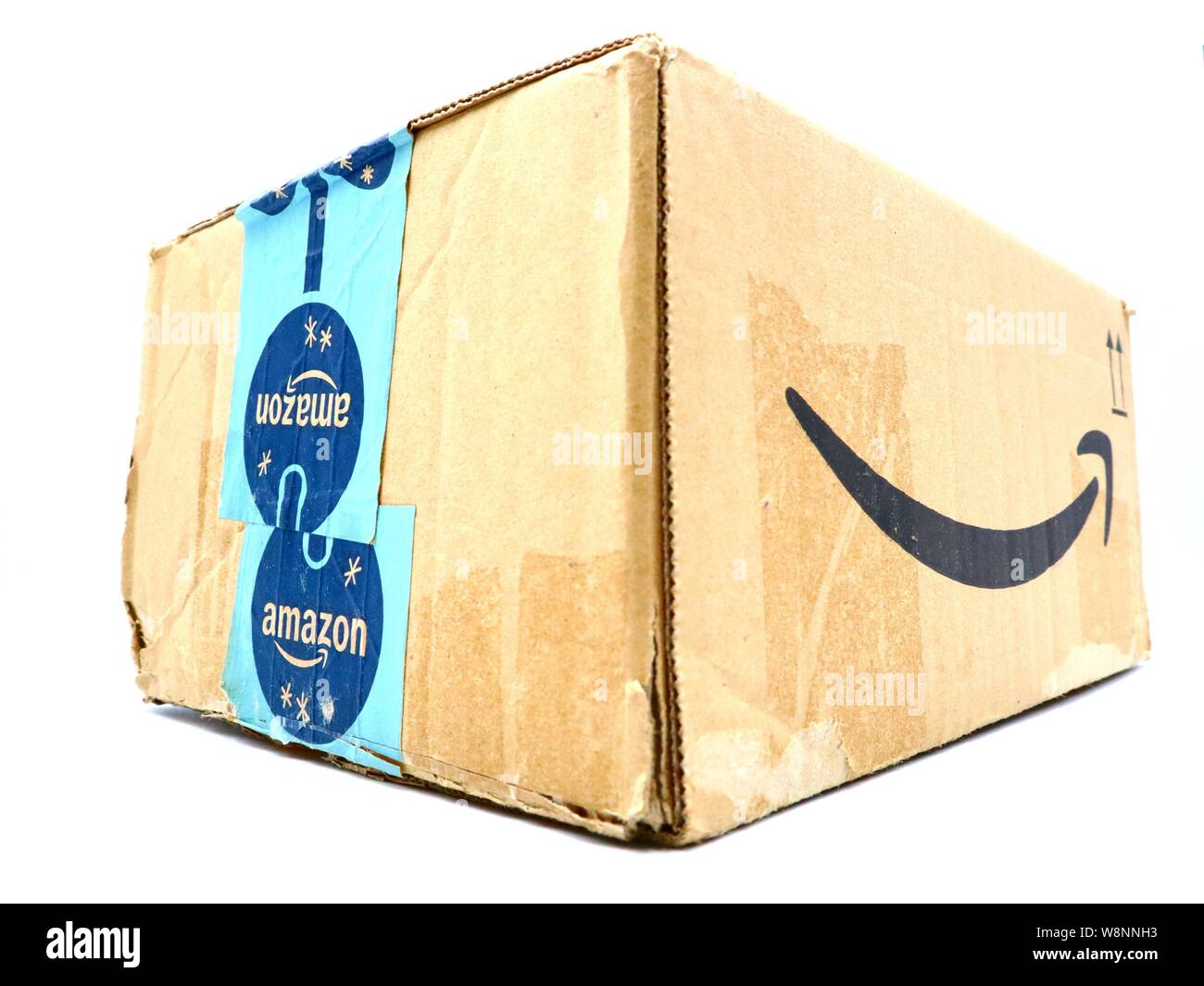 Utilisé AMAZON Emballage Boîte en carton d'expédition. Amazon est une  multinationale américaine de l'entreprise de technologie de l'e-commerce  Photo Stock - Alamy