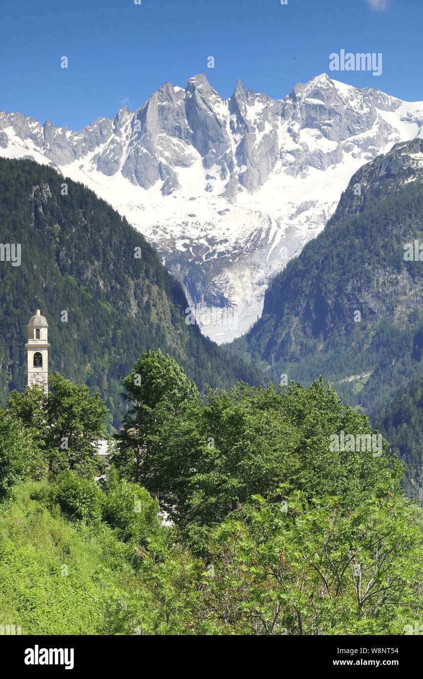 Blick von Soglio auf die Sciora- Gruppe Banque D'Images