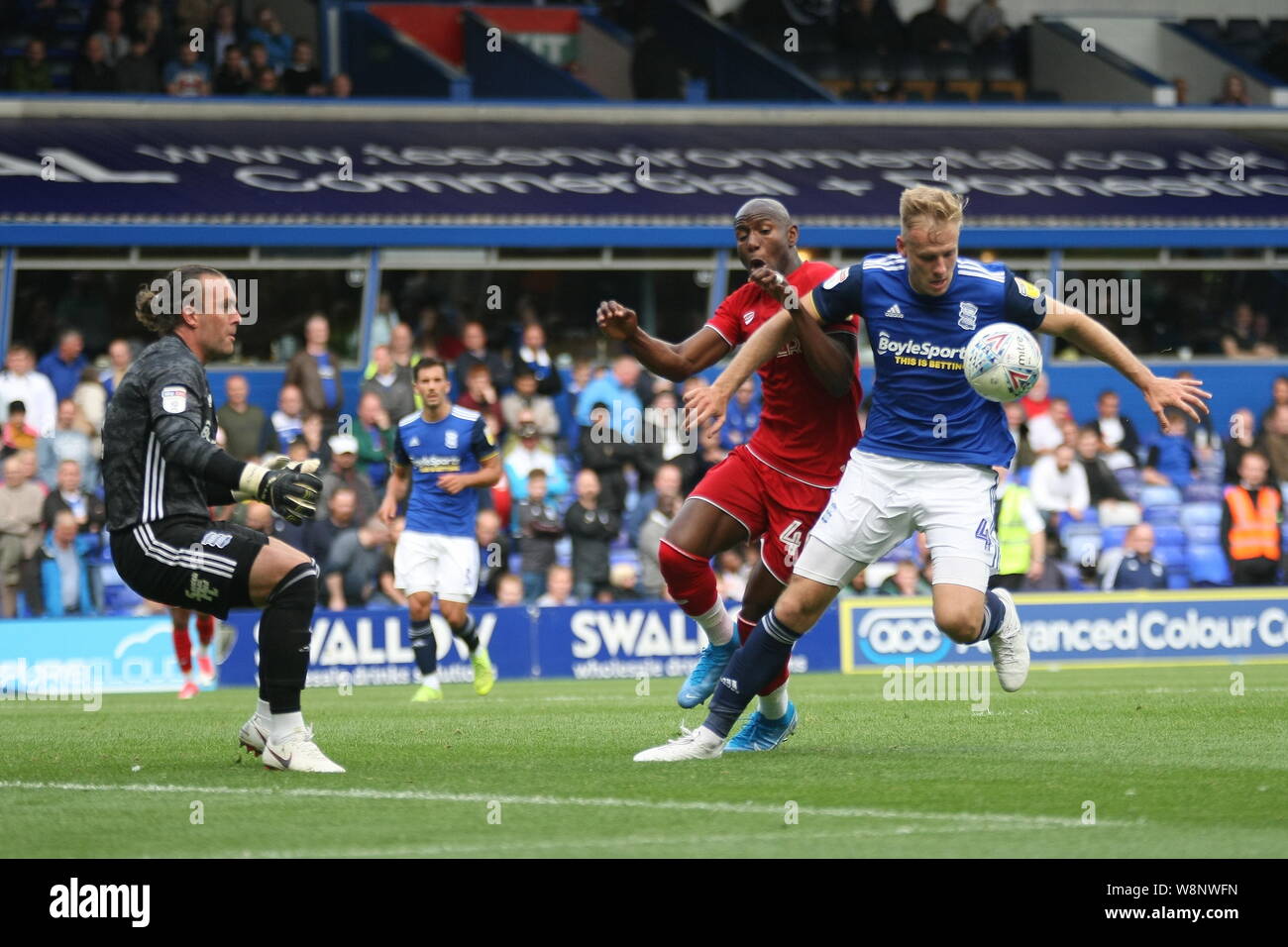 Birmingham, UK. 10 août, 2019. Marc Roberts de Birmingham City en un défi à Benik Afobe de Bristol City pendant le ciel parier match de championnat entre Birmingham City et la ville de Bristol à St Andrews, Birmingham le samedi 10 août 2019. (Crédit : Simon Newbury | MI News) usage éditorial uniquement, licence requise pour un usage commercial. Photographie peut uniquement être utilisé pour les journaux et/ou magazines des fins éditoriales Crédit : MI News & Sport /Alamy Live News Banque D'Images