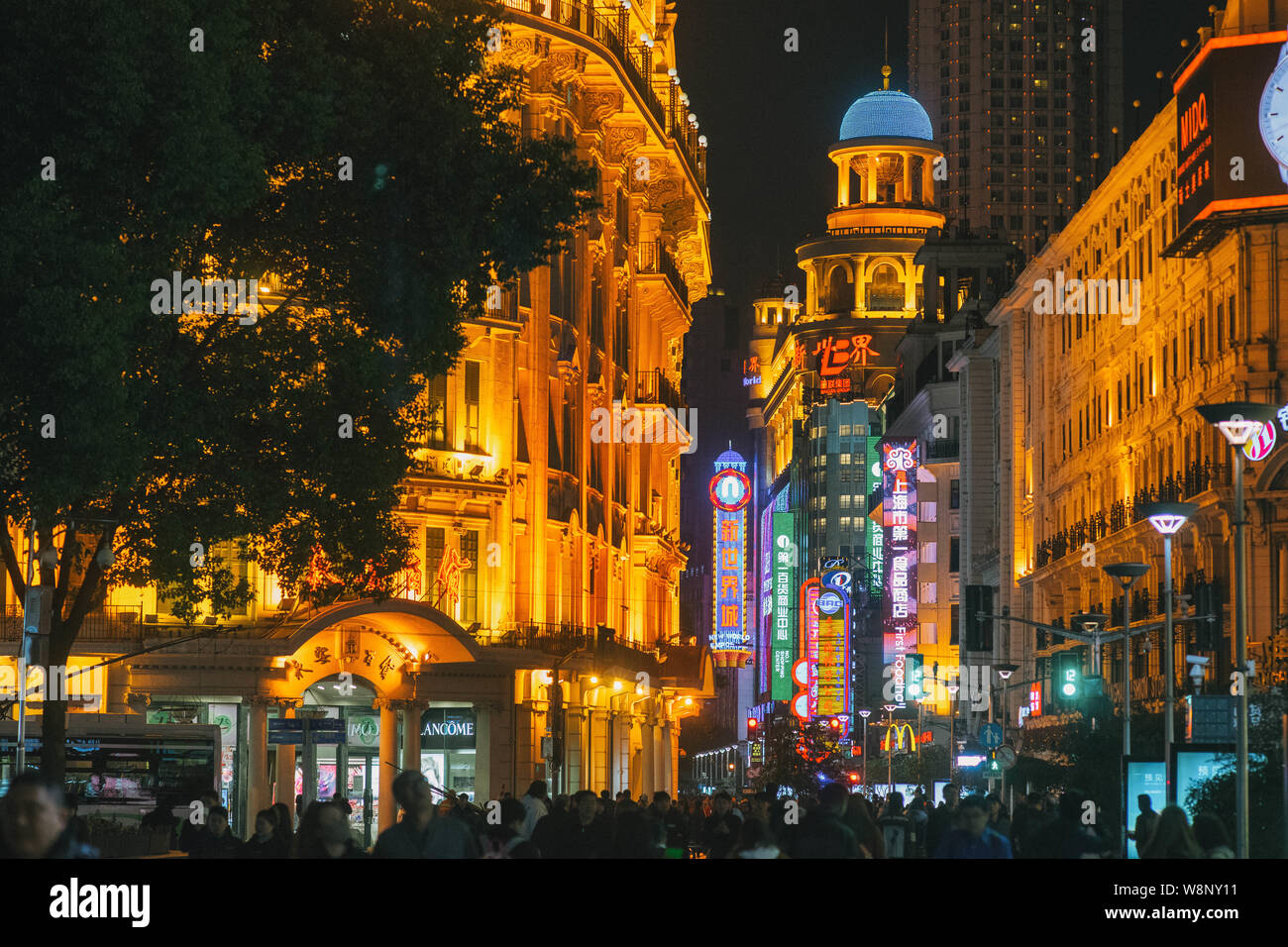 Nanjing East Road, l'animation de la rue piétonne commerçante de Shanghai. Banque D'Images