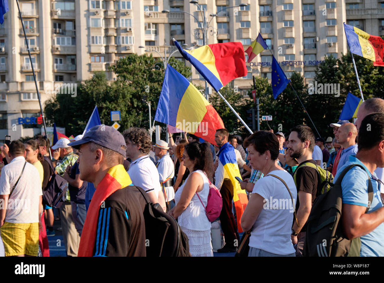 Bucarest, Roumanie. 10 août 2019. Des milliers de personnes marchent dans les rues de la capitale, Bucarest, pour protester contre des allégations de corruption continue au sein du gouvernement roumain. L'événement a lieu à l'anniversaire de la confrontation violente de l'année dernière dans la ville. Banque D'Images