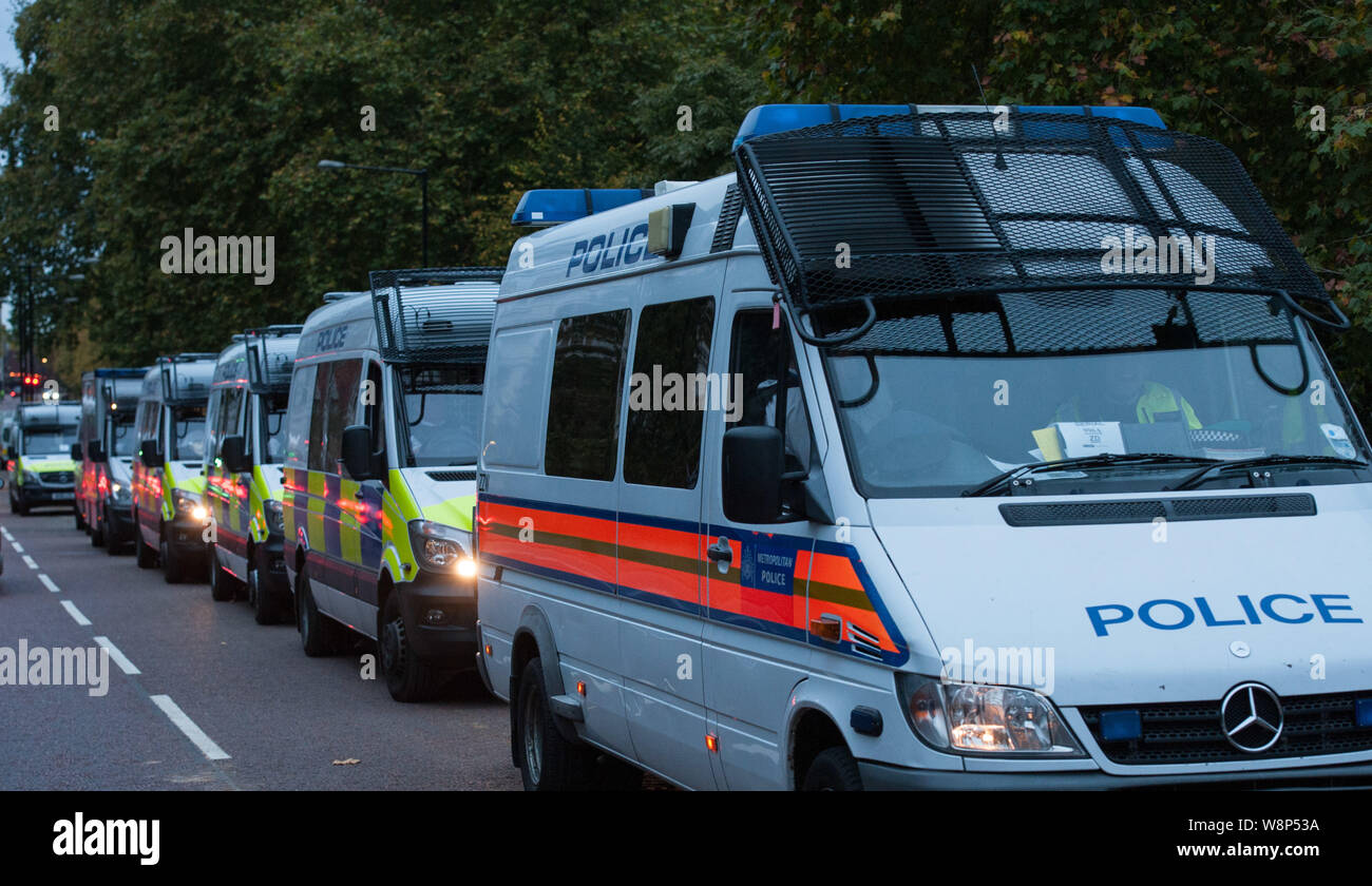 Mandarin Oriental Hyde Park, Londres, UK. 19 octobre, 2015. Le président chinois Xi Jinping et son épouse Peng Liyuan arrivent au Mandarin ou Banque D'Images