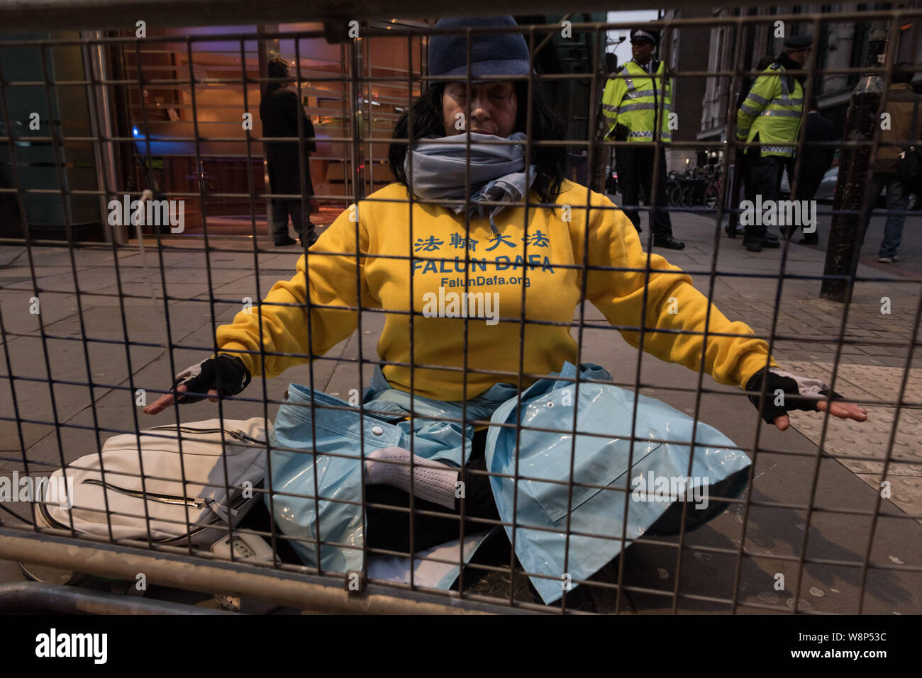 Mandarin Oriental Hyde Park, Londres, UK. 19 octobre, 2015. Le président chinois Xi Jinping et son épouse Peng Liyuan arrivent au Mandarin ou Banque D'Images