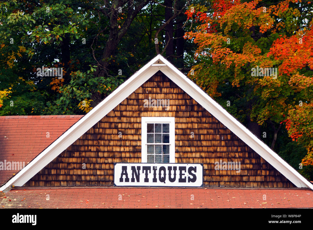 Magasin d'antiquités à l'automne, North Conway, New Hampshire, USA. Banque D'Images