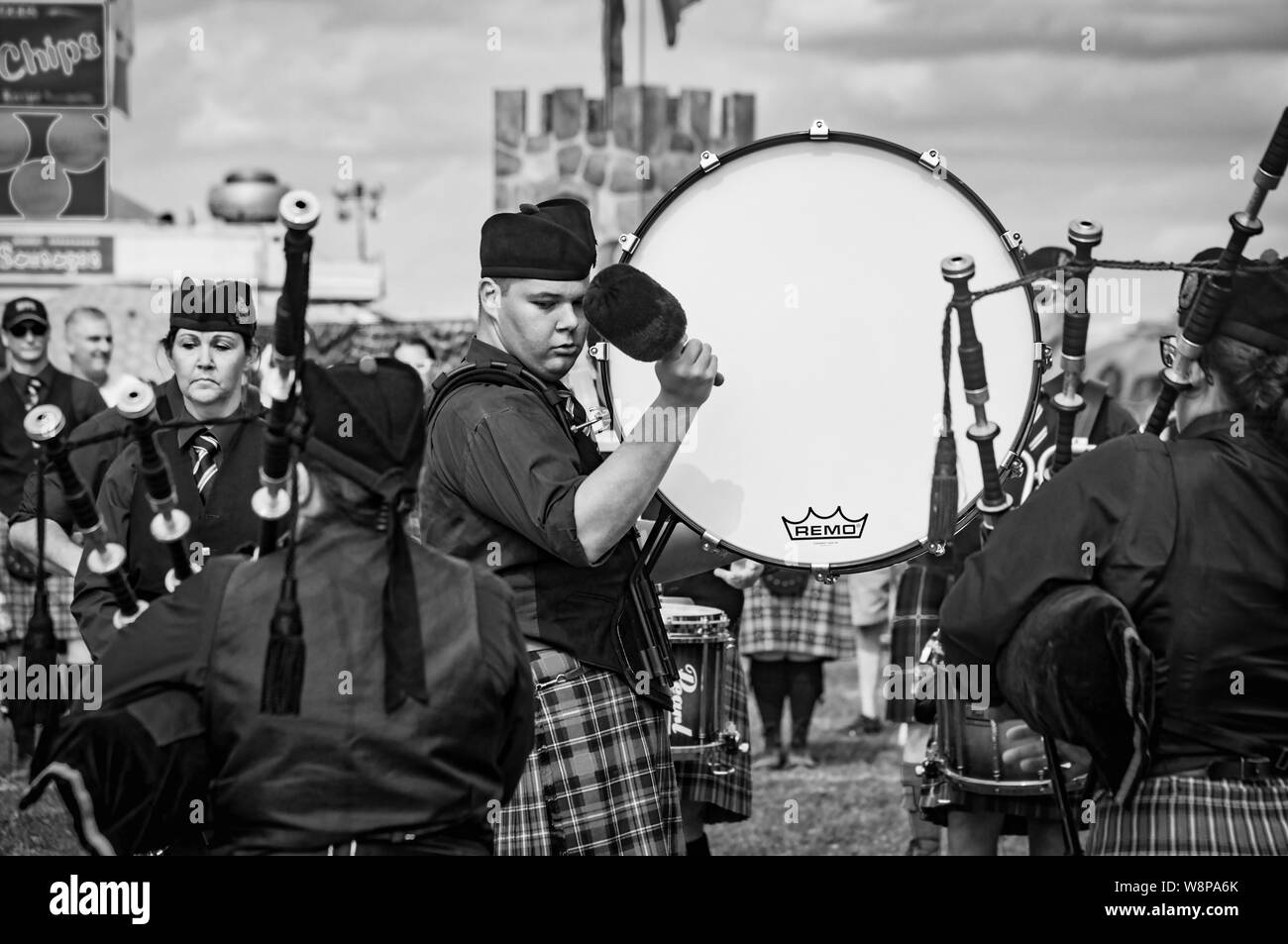 Fergus, Ontario, Canada - 0811 2018 : batteur de la Police de Hamilton Pipes and Drums Band participant à la Pipe Band Contest organisé par Pipers et Banque D'Images