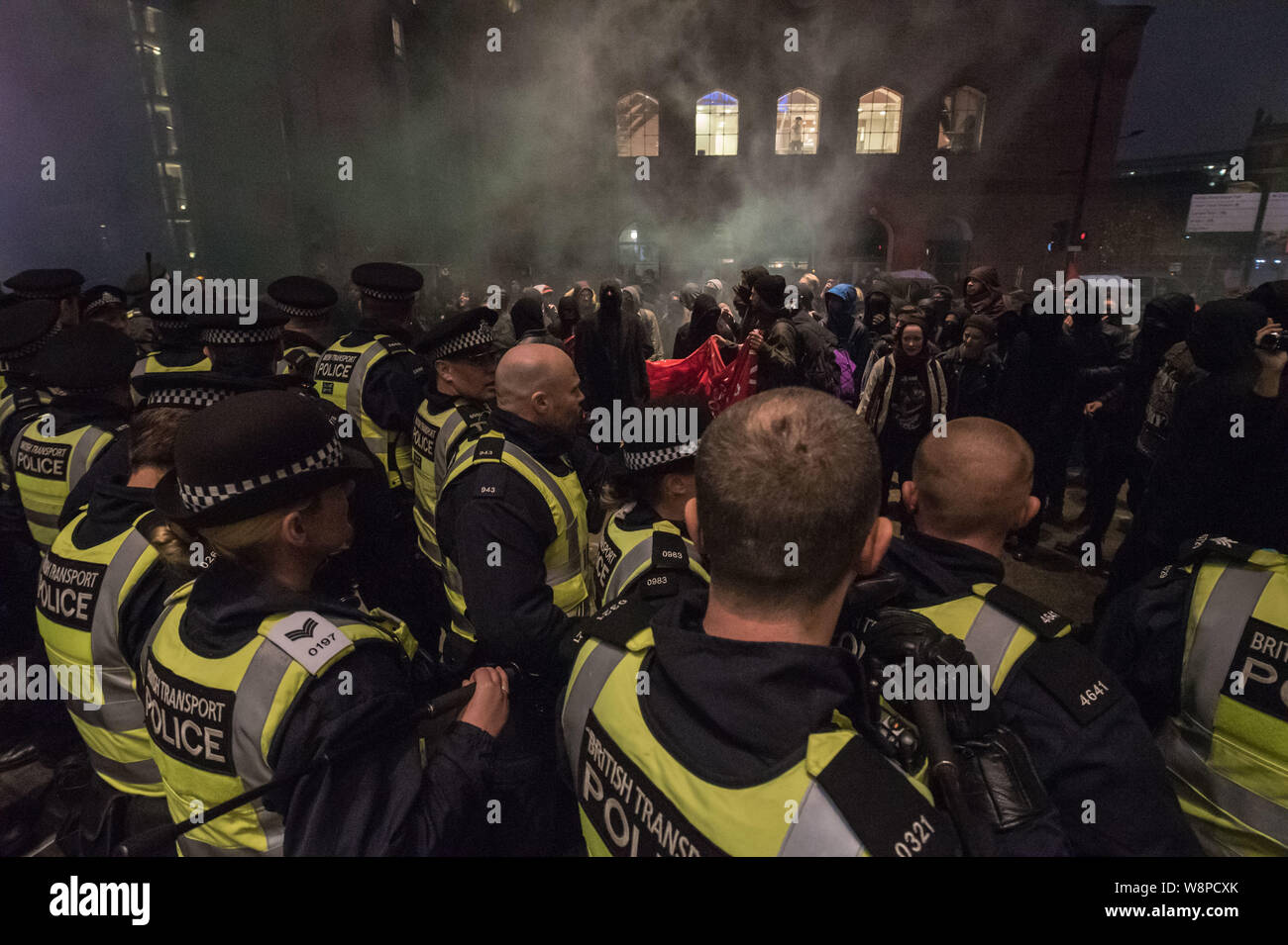 Londres, Royaume-Uni. 24 octobre, 2015. Jusqu'à 150 manifestants ont pris part à une manifestation à la gare St Pancras en réponse à la situation critique des femmes immigrantes Banque D'Images