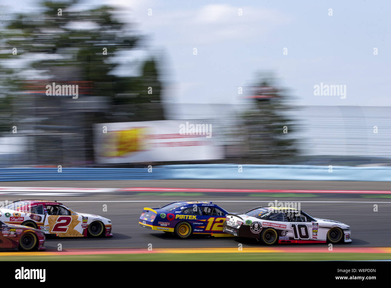 Watkins Glen, New York, USA. 3e août 2019. 03 août, 2019 - Watkins Glen, New York, USA : A J Allmendiger (10) batailles pour position pour le Zippo 200 à Watkins Glen International, à Watkins Glen, New York. (Crédit Image : © Logan Arce/ASP) Banque D'Images