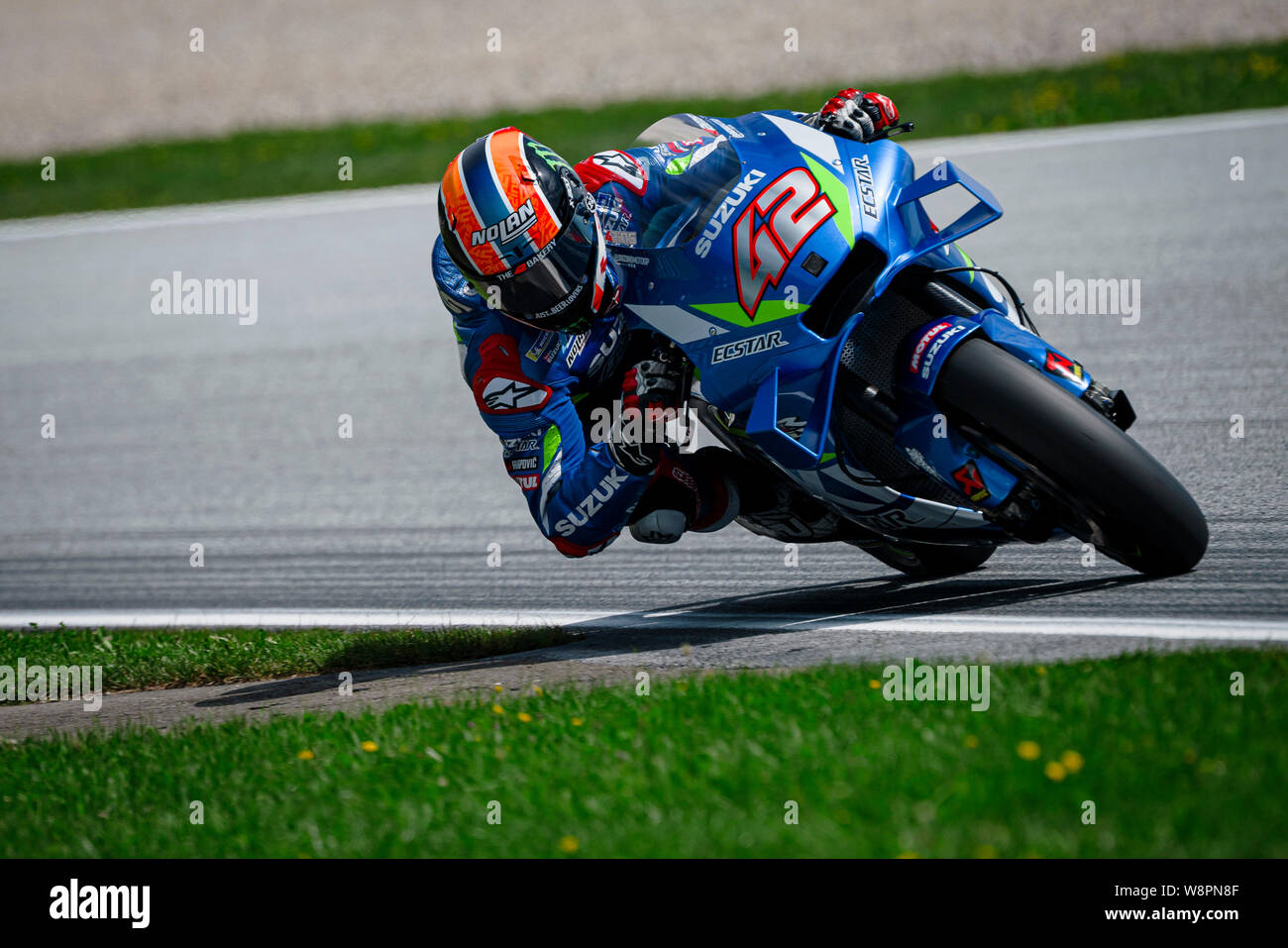 Team Suzuki Ecstar's coureur espagnol Alex rin fait concurrence au cours de la quatrième session de la pratique du Grand Prix MotoGP d'Autriche. Banque D'Images