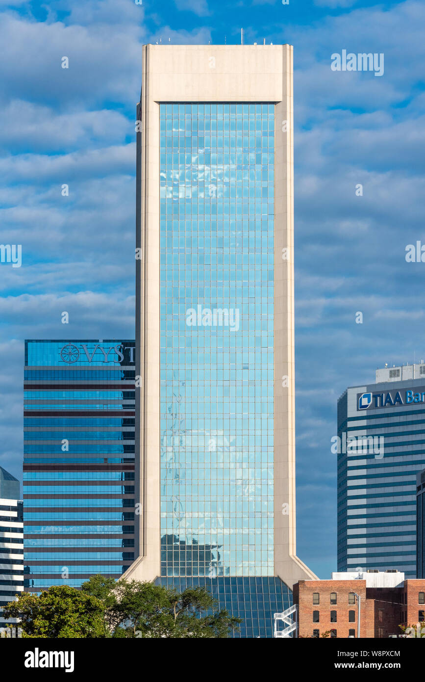 La Wells Fargo Bank gratte-ciel au lever du soleil au centre-ville de Jacksonville, Floride. (USA) Banque D'Images