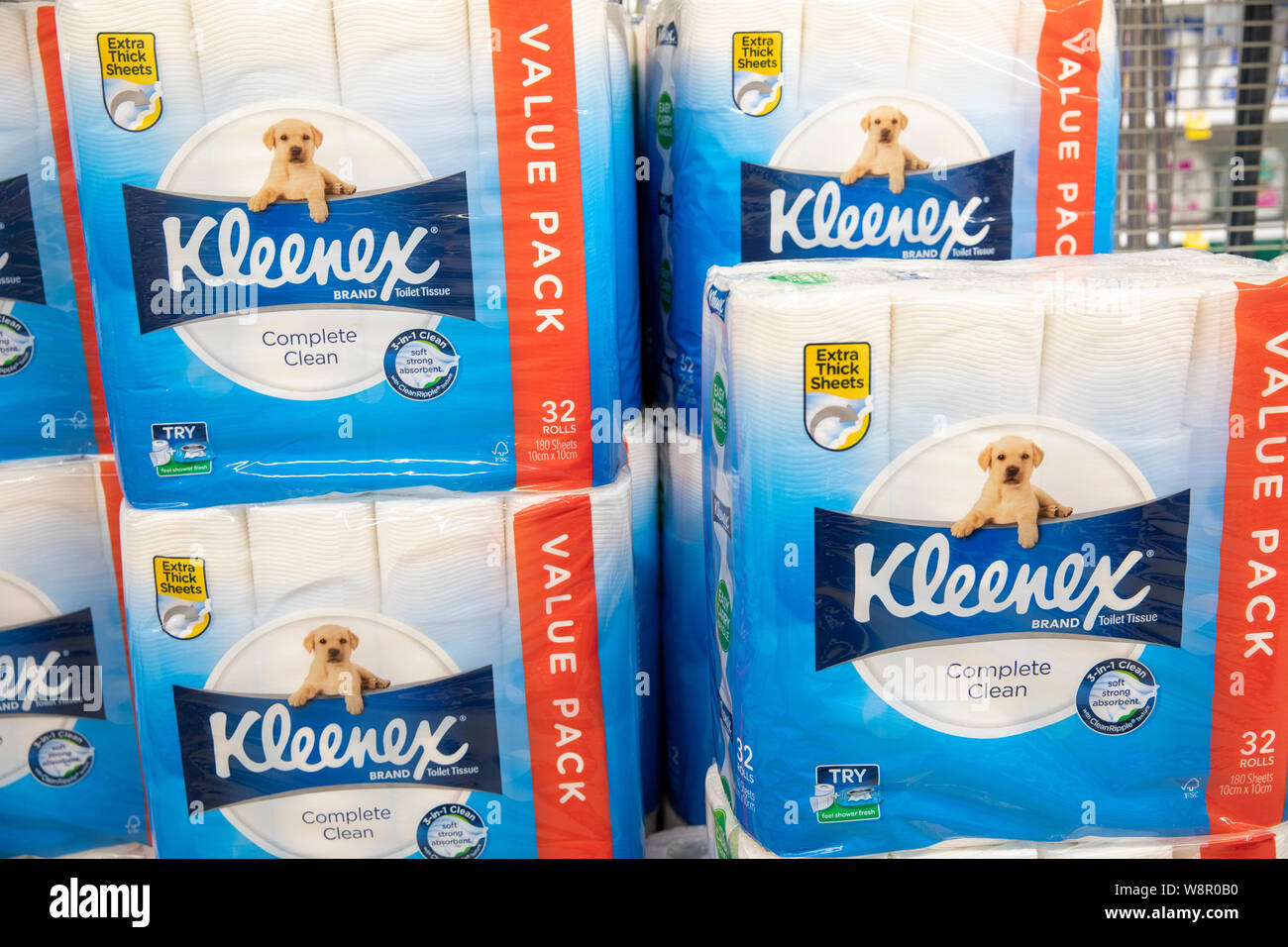 Les mouchoirs en papier papier toilette nettoyage complet en vente dans un  supermarché Photo Stock - Alamy