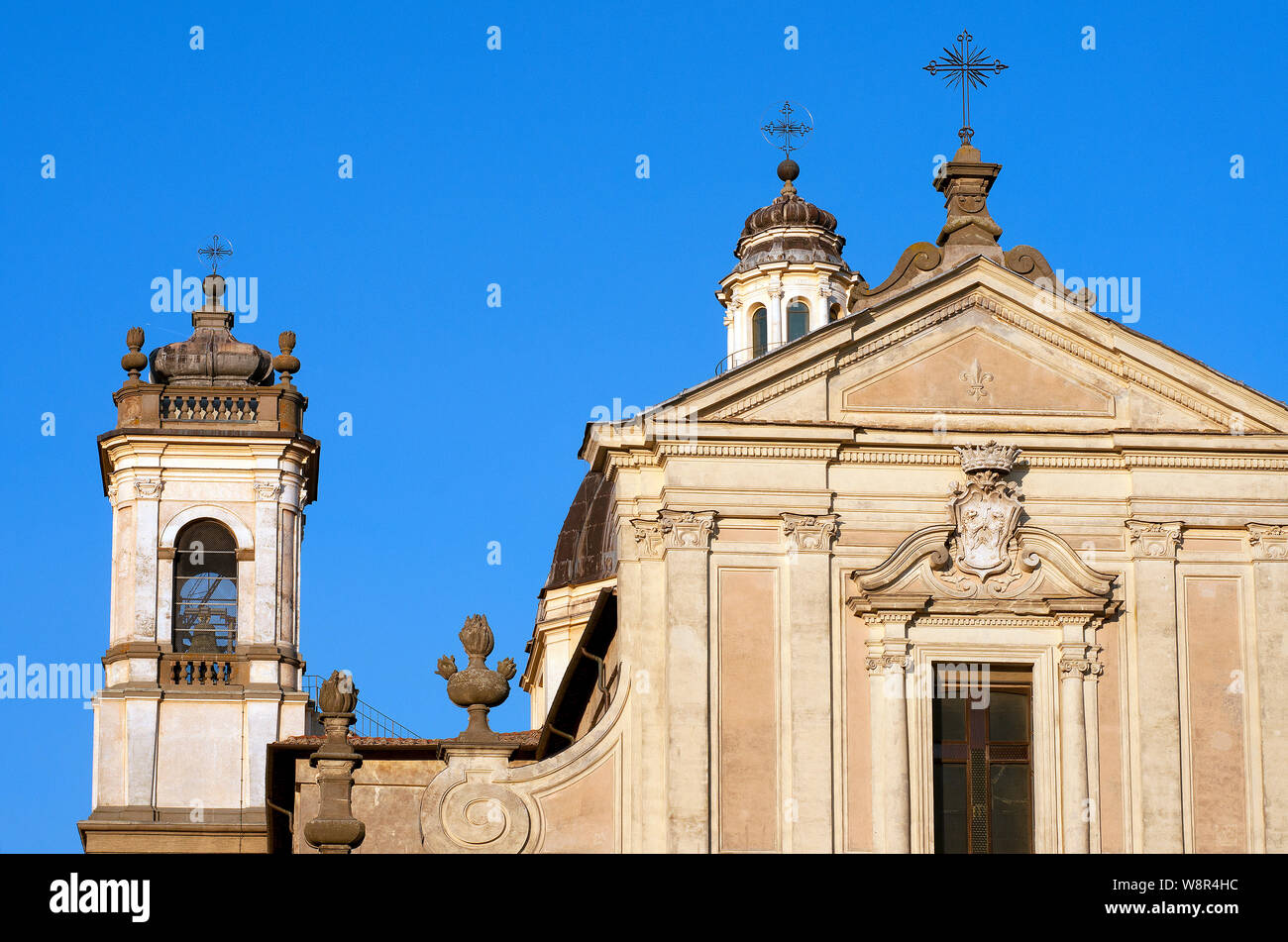 Duomo de Ronciglione, église et clocher (Cathédrale des Saints Pietro et Caterina), Viterbe, Latium, Italie Banque D'Images