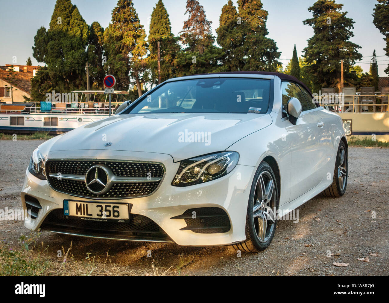 Vue de face de la Mercedes Sport en France Banque D'Images