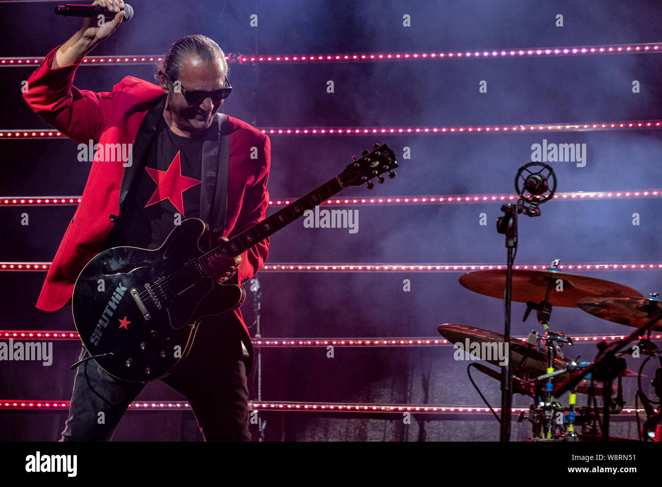 Verbania, Italie. 28 juillet, 2019. Chanteur et compositeur italien Luca Carboni, il se produit sur scène à Cantina dei Colli Ripani à Ripatransone durant sa tournée 2019 "Sputnik".L'italien Luca Carboni, chanteur et compositeur, il se produit sur scène à Cantina dei Colli Ripani à Ripatransone durant sa tournée 2019 "Sputnik". Chanteur et compositeur italien Luca Carboni, il se produit sur scène à Cantina dei Colli Ripani à Ripatransone durant sa tournée 2019 "Sputnik". (Photo par Andrea Tony Owoeri/Pacific Press) Credit : Pacific Press Agency/Alamy Live News Banque D'Images