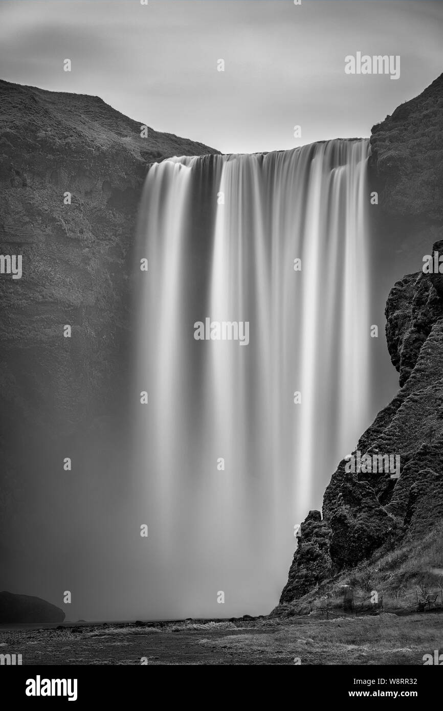 Skogafoss, plus haute cascade dans le sud de l'Islande Banque D'Images