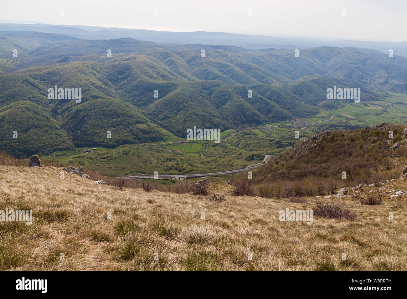 Une vue sur la montagne de la vallée de Vipava à Nanost Banque D'Images