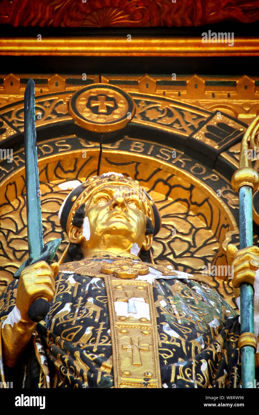 Copenhague, l'Hôtel de Ville façade- Détail de la décharge d'Absalon, statue dorée de 1901 par Vilhelm Bissen (1836 - 1913) représentant danois Absalon, archbis Banque D'Images