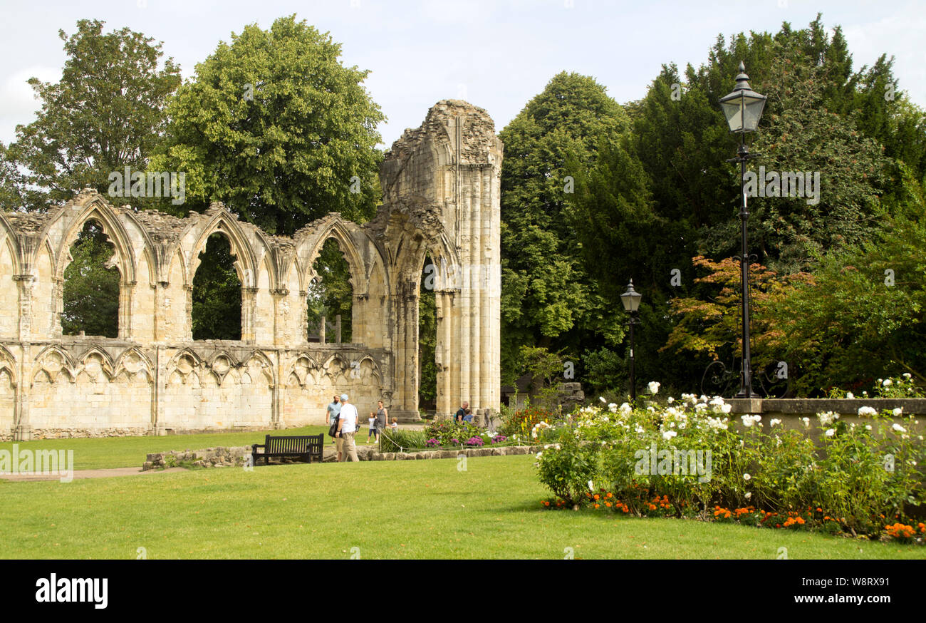 St Mary's Abbey, ruine, dans le Musée Jardins, York Banque D'Images