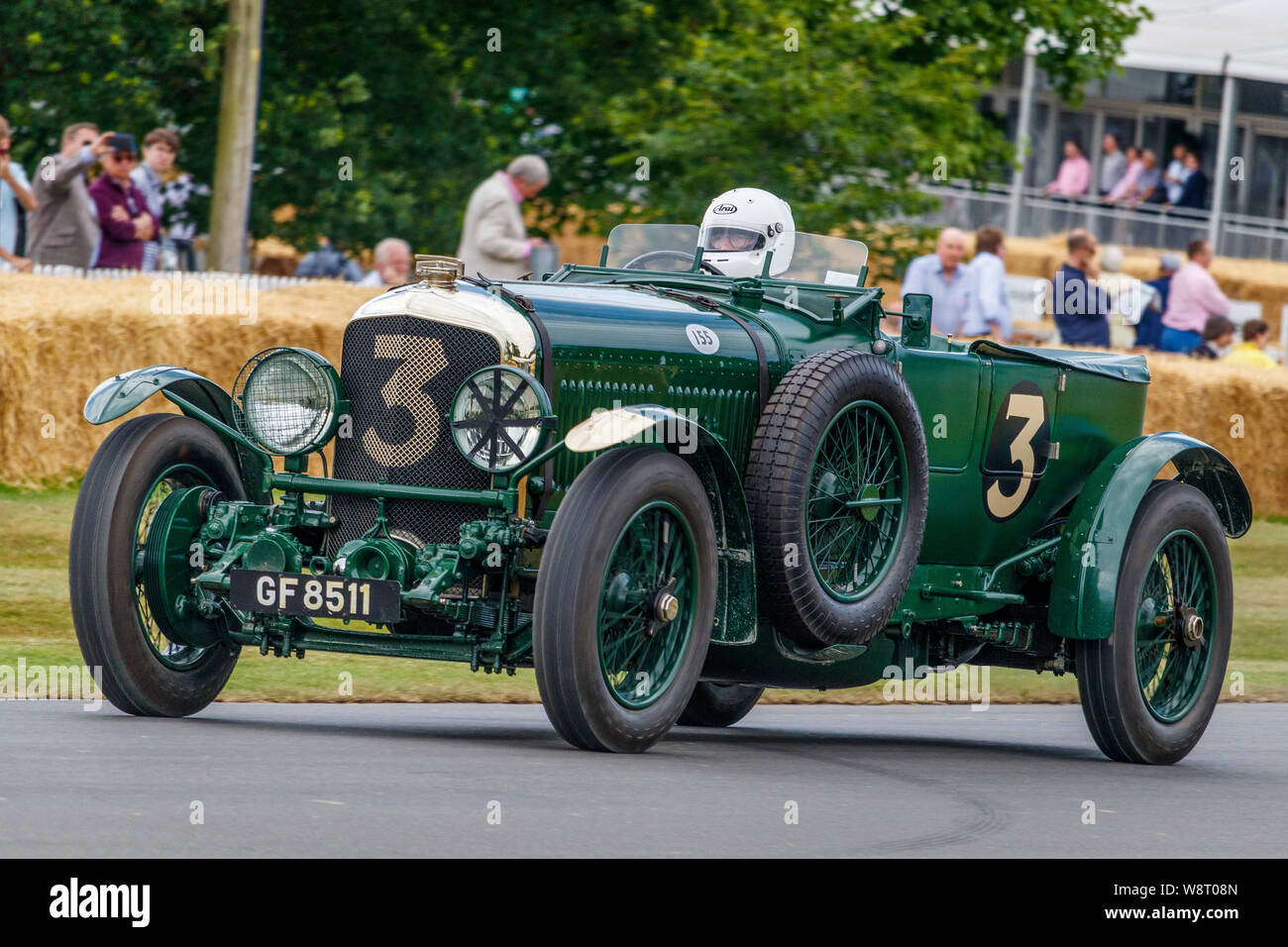 1930 Bentley Speed Six 'vieux' Numéro 3 Le Mans racer avec chauffeur Peter Neumark au Goodwood Festival of Speed 2019, Sussex, UK. Banque D'Images