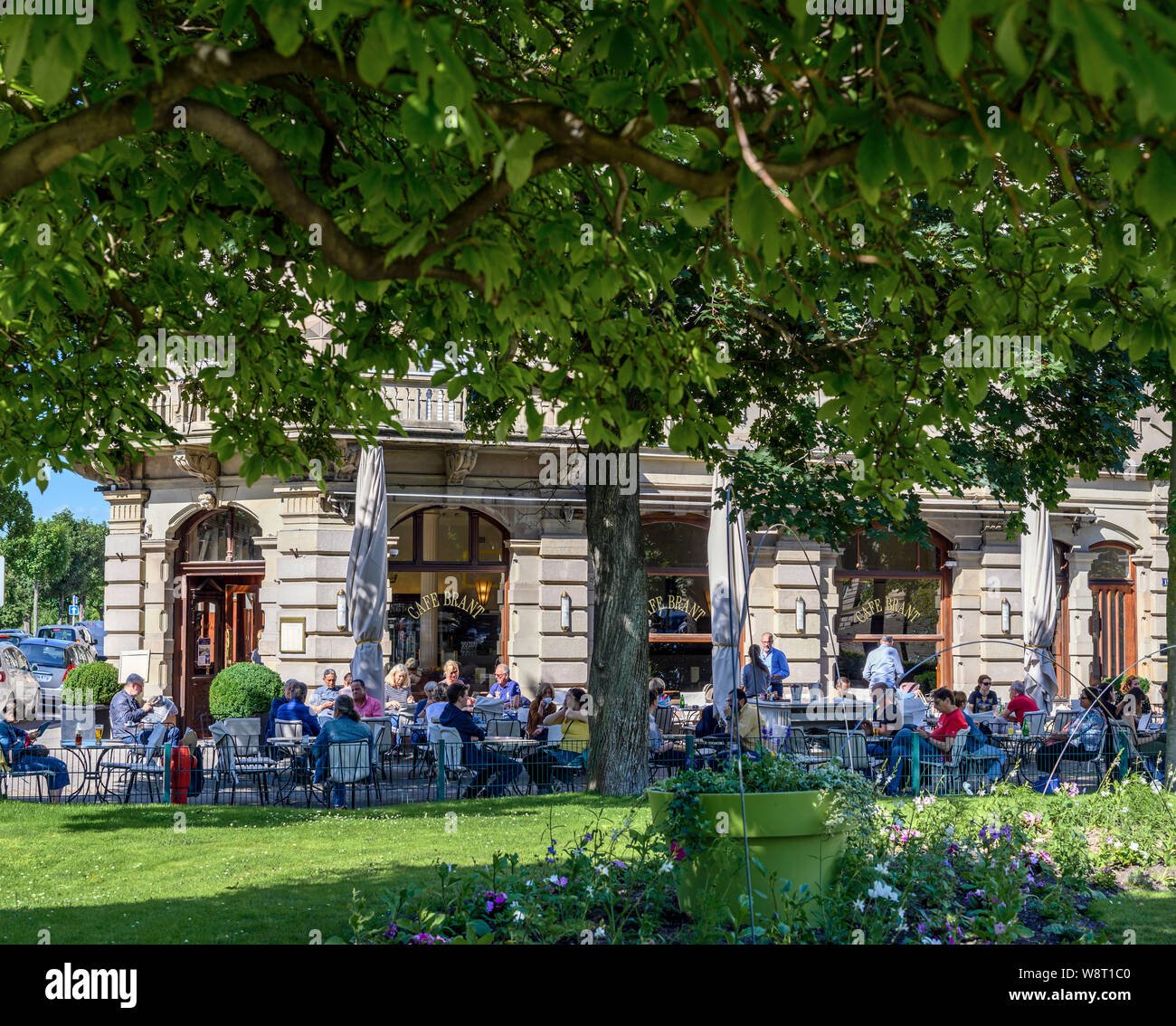 Terrasse de café Brant, de Neustadt, Strasbourg, Alsace, France, Europe, Banque D'Images