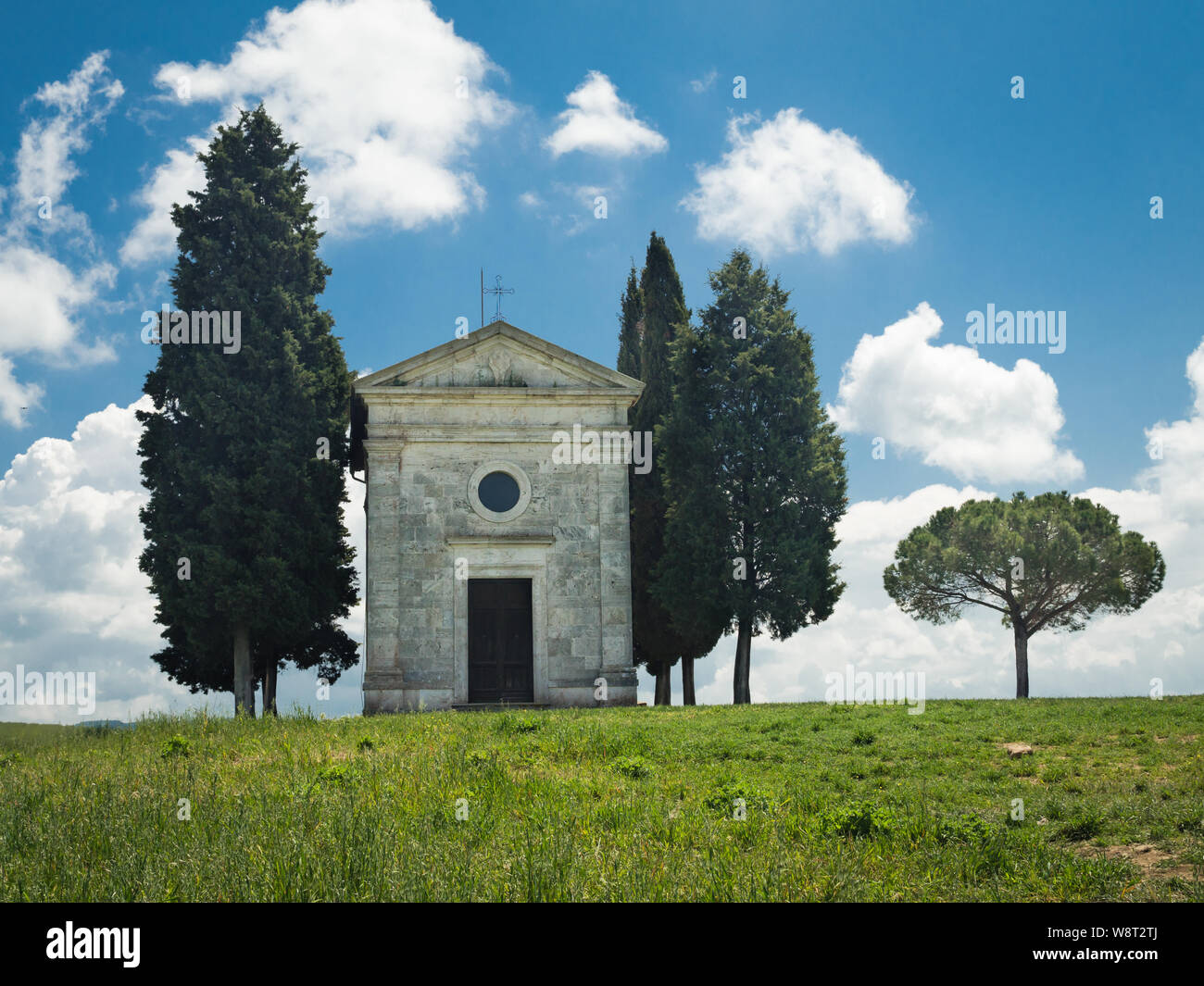 Chapelle de Capella di Vitaleta dans le paysage toscan de la Val d'Orcia Banque D'Images