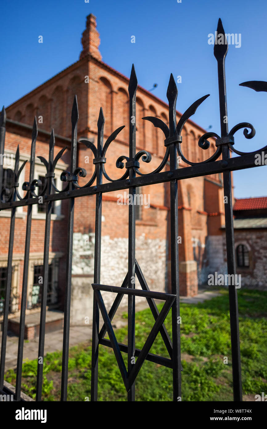 Clôture avec étoile de David Symbole à Vieille Synagogue dans la ville de Cracovie, Pologne, de Kazimierz. Banque D'Images