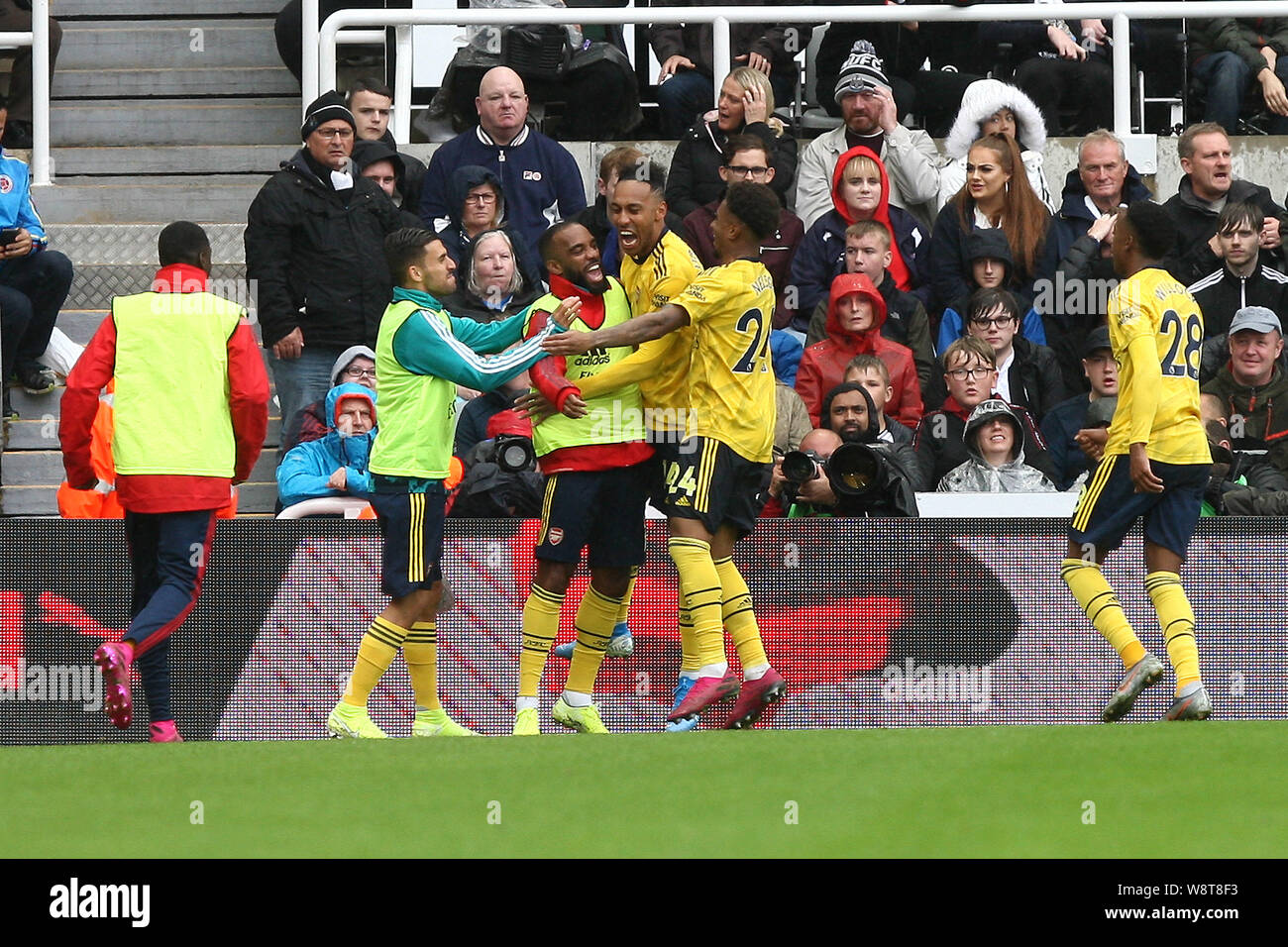 Newcastle, Royaume-Uni. Août 11, 2019. Pierre-Emerick Aubameyang d'Arsenal célèbre marquant son premier but de la partie au cours de la Premier League match entre Newcastle United et Arsenal à St James Park, Newcastle Le dimanche 11 août 2019. (Crédit : Steven Hadlow | MI News) usage éditorial uniquement, licence requise pour un usage commercial. Photographie peut uniquement être utilisé pour les journaux et/ou magazines des fins éditoriales Crédit : MI News & Sport /Alamy Live News Banque D'Images