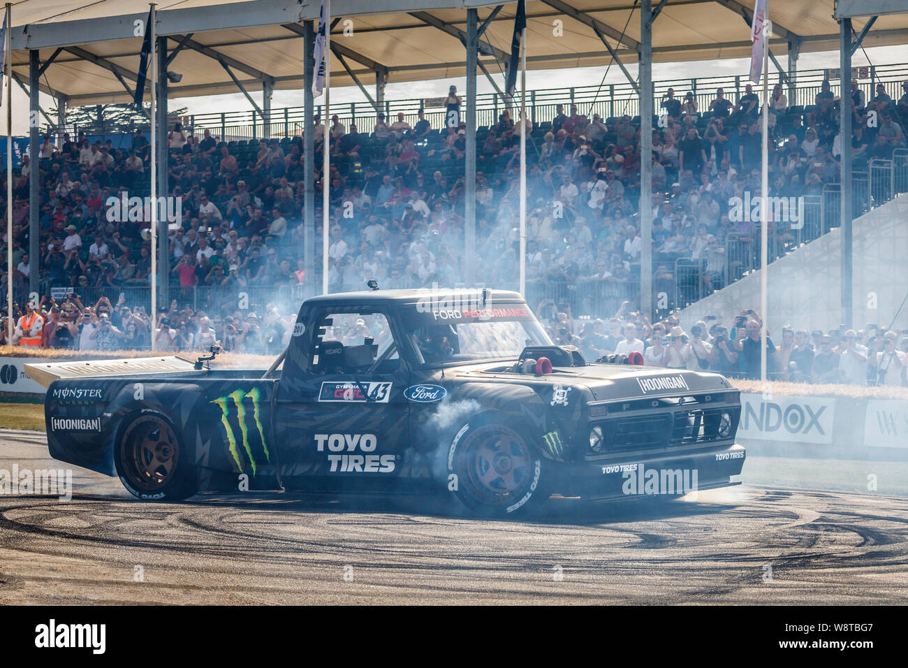 1977 Ford F-150 'Hoonitruck» avec chauffeur voiture de dérive de Ken Block au Goodwood Festival of Speed 2019, Sussex, UK. Banque D'Images