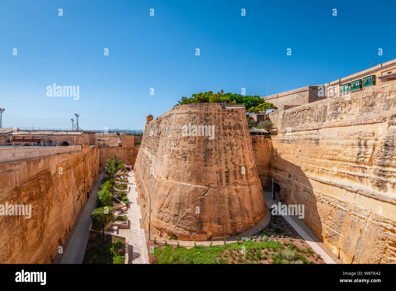 Ancienne Fortification Wall au Porte de la ville de La Valette, Malte Banque D'Images