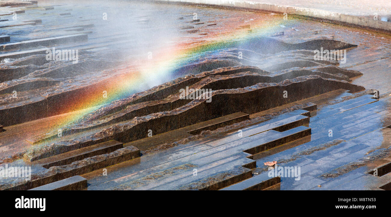 Dalles de pierre dans la fontaine, ancienne ville européenne Banque D'Images