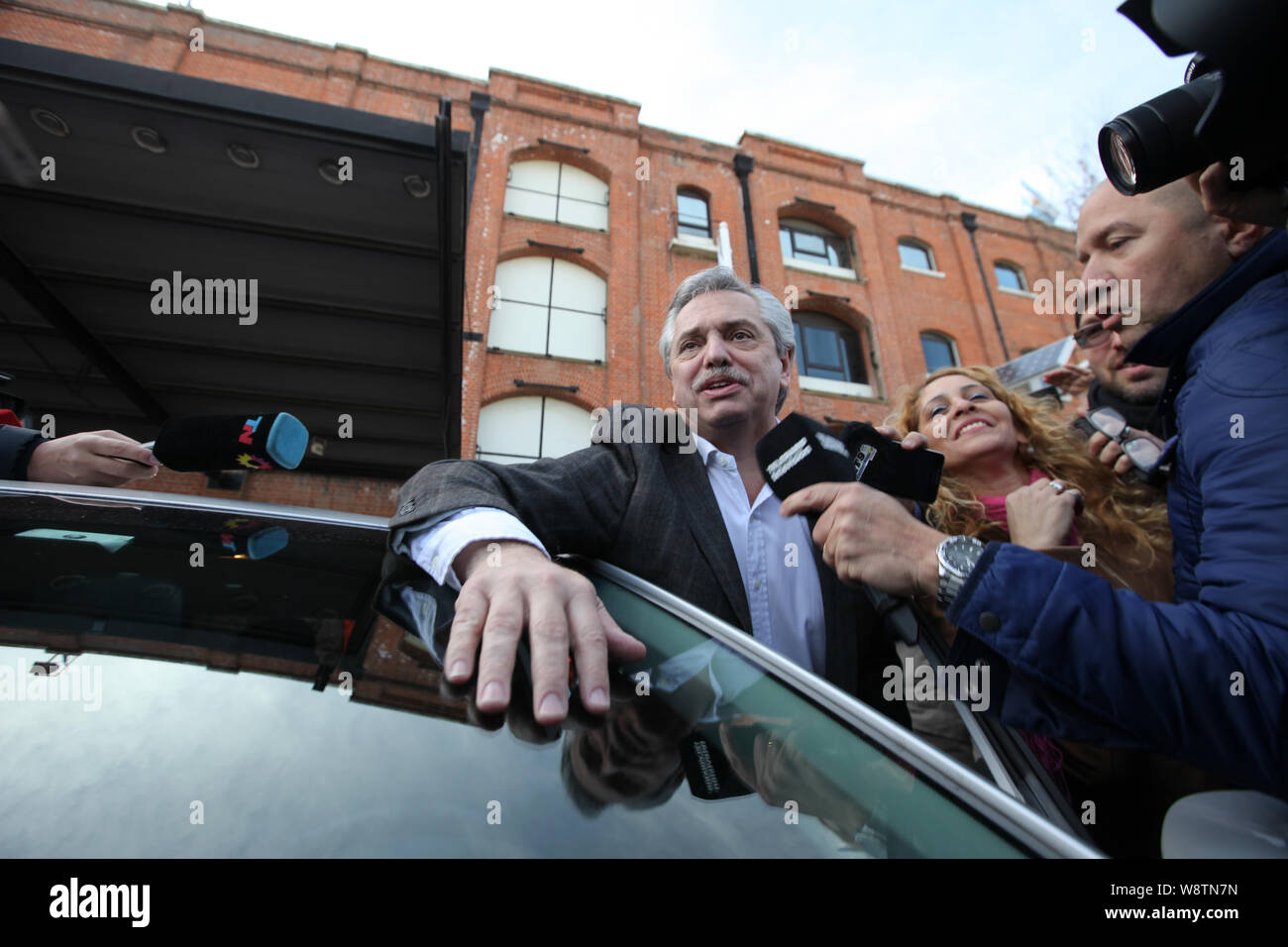 Buenos Aires, Buenos Aires, Argentine. Août 11, 2019. Alberto Fernandez, candidat aux élections présidentielles pour tous partie, voix ce matin au bureau de vote dans le quartier de Puerto Madero. Credit : Claudio Santisteban/ZUMA/Alamy Fil Live News Banque D'Images