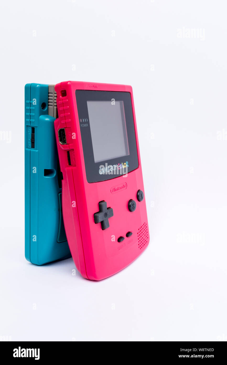 Nintendo Game Boy Color en deux couleurs Banque D'Images Nintendo Game Boy Color en deux couleurs Banque D'Images