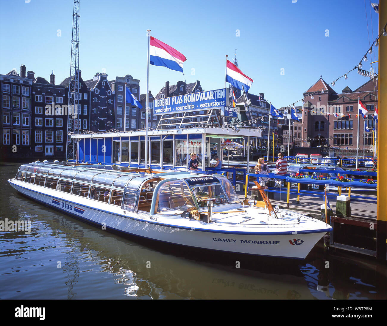 Le Terminal de Ferry de canal, la Damrak, Amsterdam, Noord-Holland, Royaume des Pays-Bas Banque D'Images