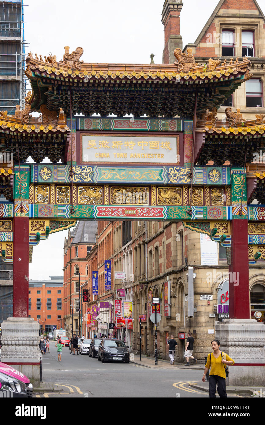 Paifang Arch de Chinatown, Faulkner Street, Manchester, Greater Manchester, Angleterre, Royaume-Uni Banque D'Images