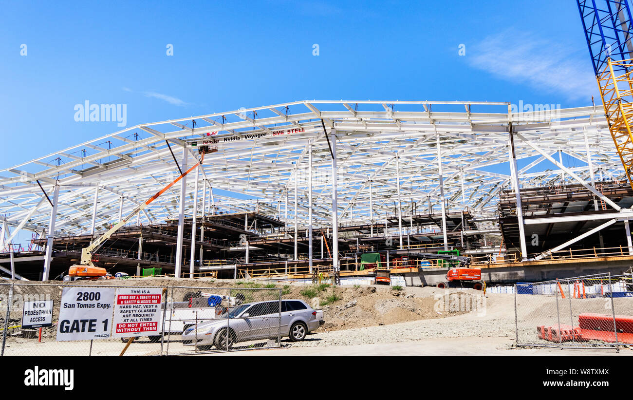 9 août 2019 Santa Clara / CA / USA - Le nouveau, Nvidia massive Voyager bâtiment en construction au campus d'entreprise dans la Silicon Valle Banque D'Images