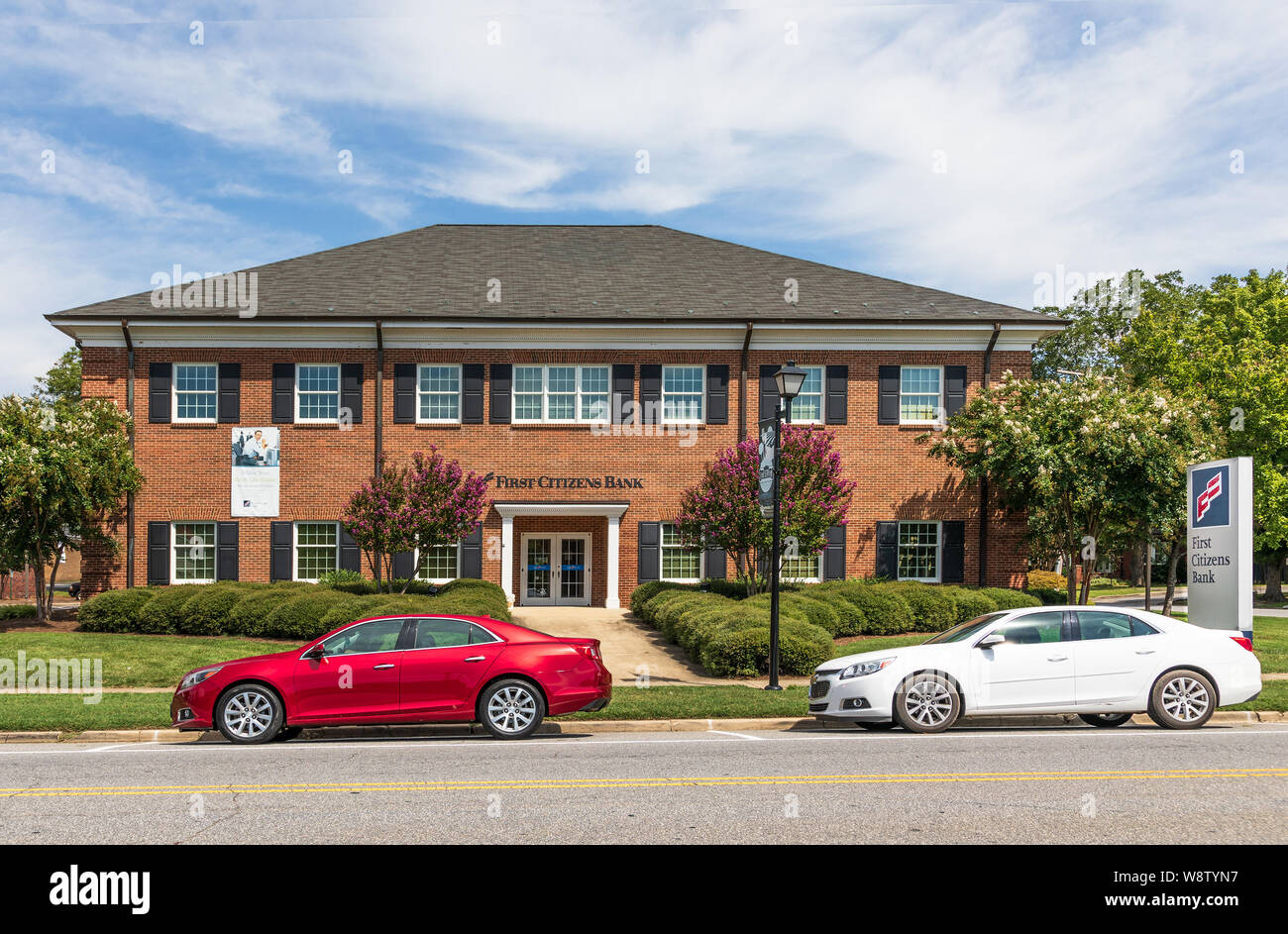 LINCOLNTON, NC, USA 9 AOÛT 2019 : les premiers citoyens Bank Building, sur la rue Main à Lincolnton. Banque D'Images