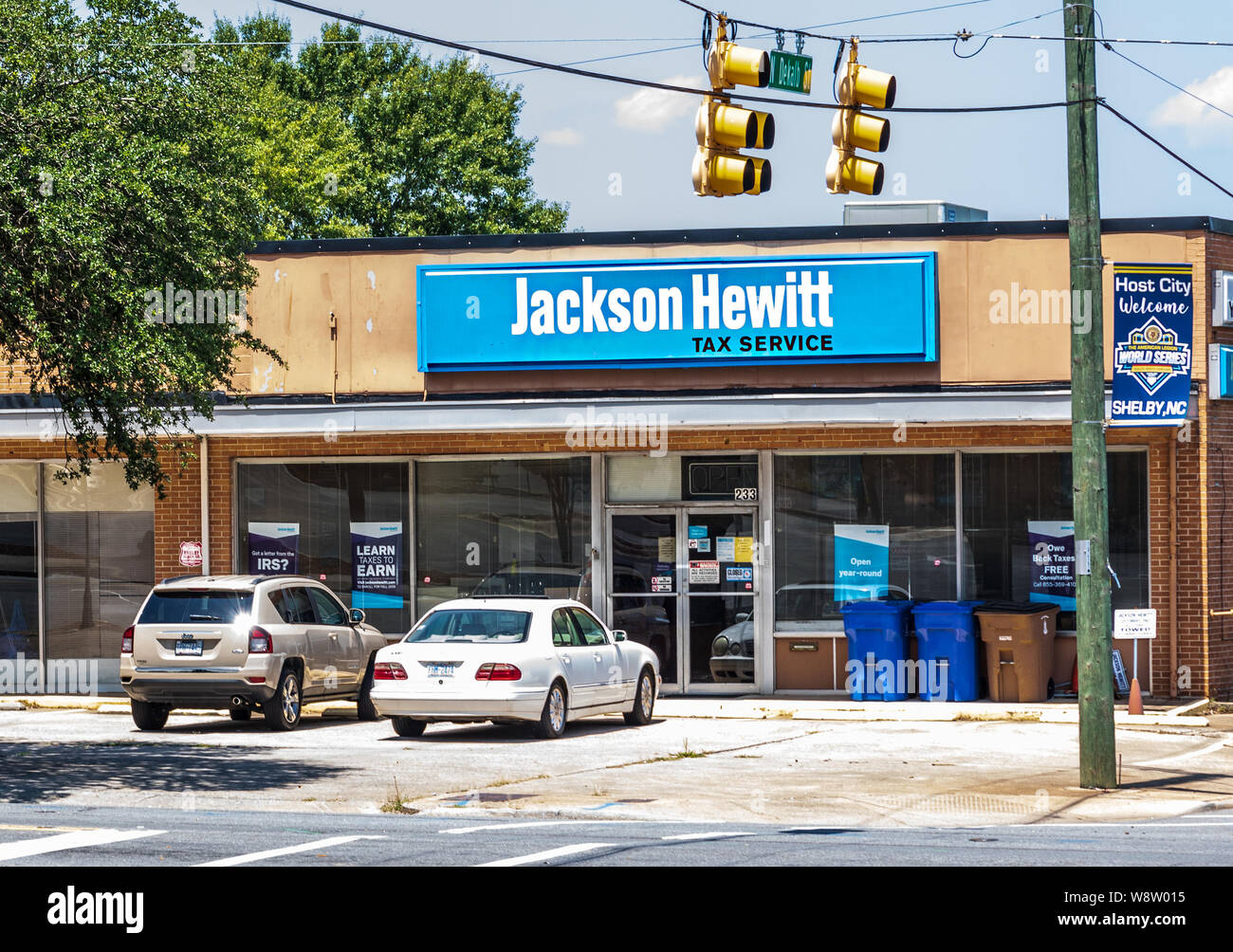 SHELBY, NC, USA 9 AOÛT 2019 : un bureau de l'impôt. service Jackson Hewitt Banque D'Images