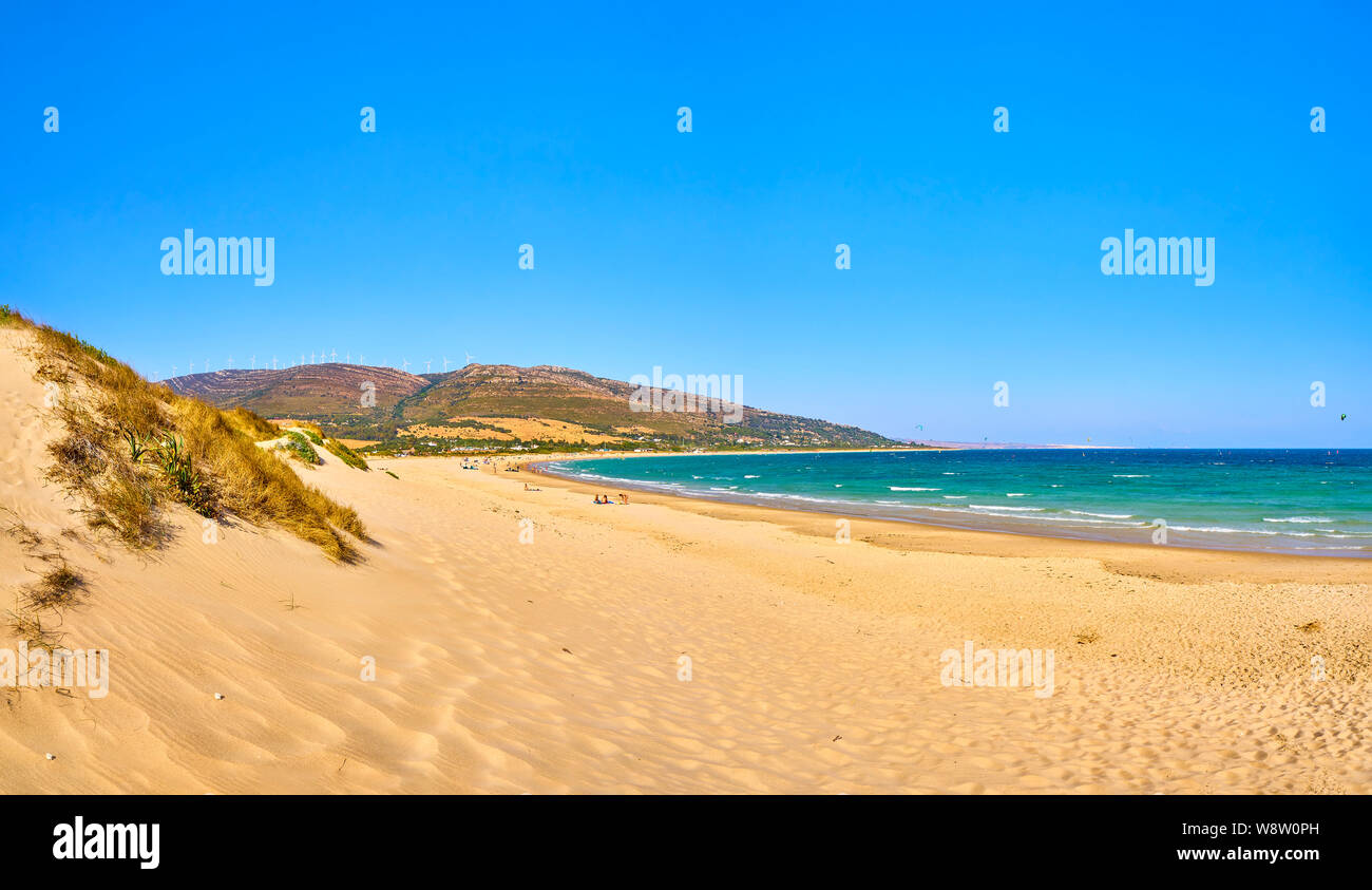 La plage de Punta Paloma, une plage de sable blanc intacte du Parc Naturel del Estrecho. D'entrée de Valdevaqueros. Tarifa, province de Cadix. L'Andalousie, espagne. Banque D'Images