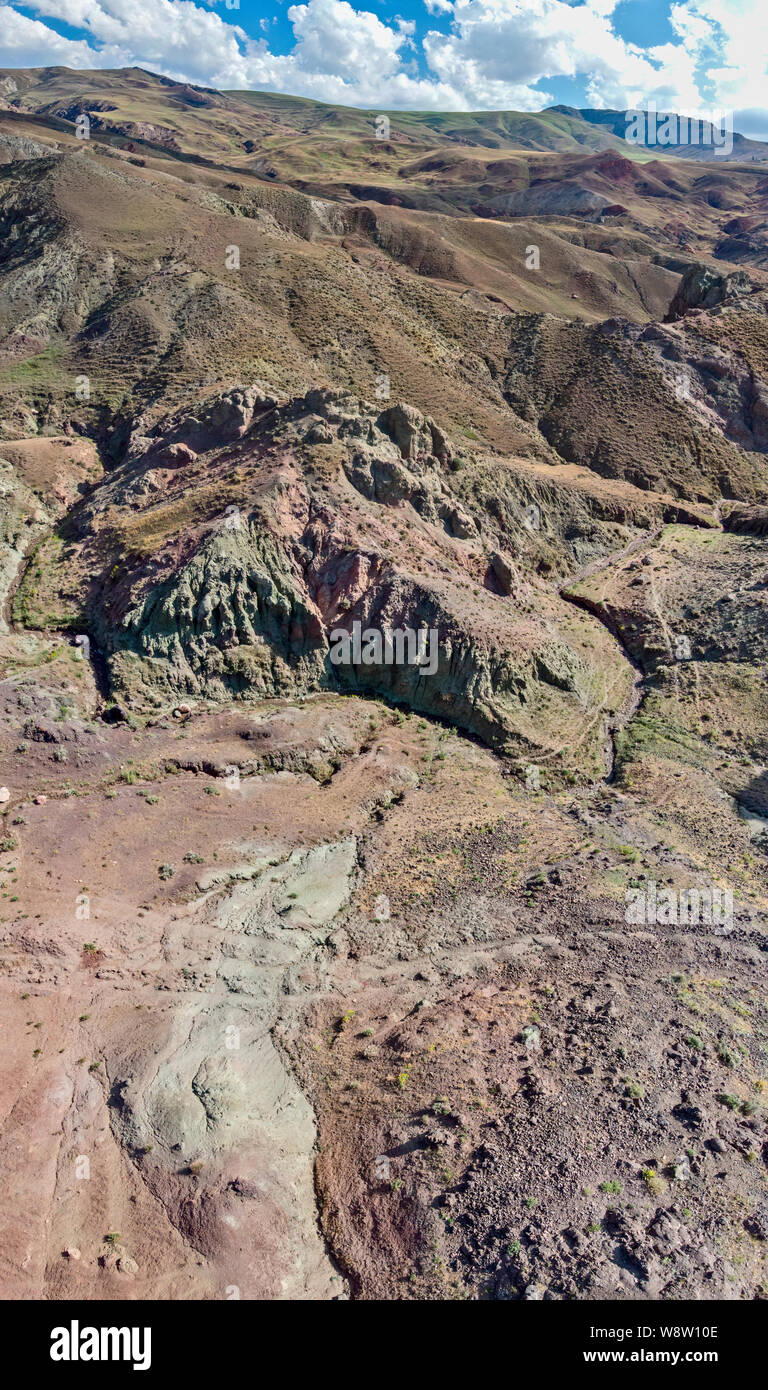 Vue aérienne du plateau autour du Mont Ararat, montagnes et paysages à couper le souffle. Le pâturage des vaches. L'Est de la Turquie à la frontière avec l'Iran Banque D'Images