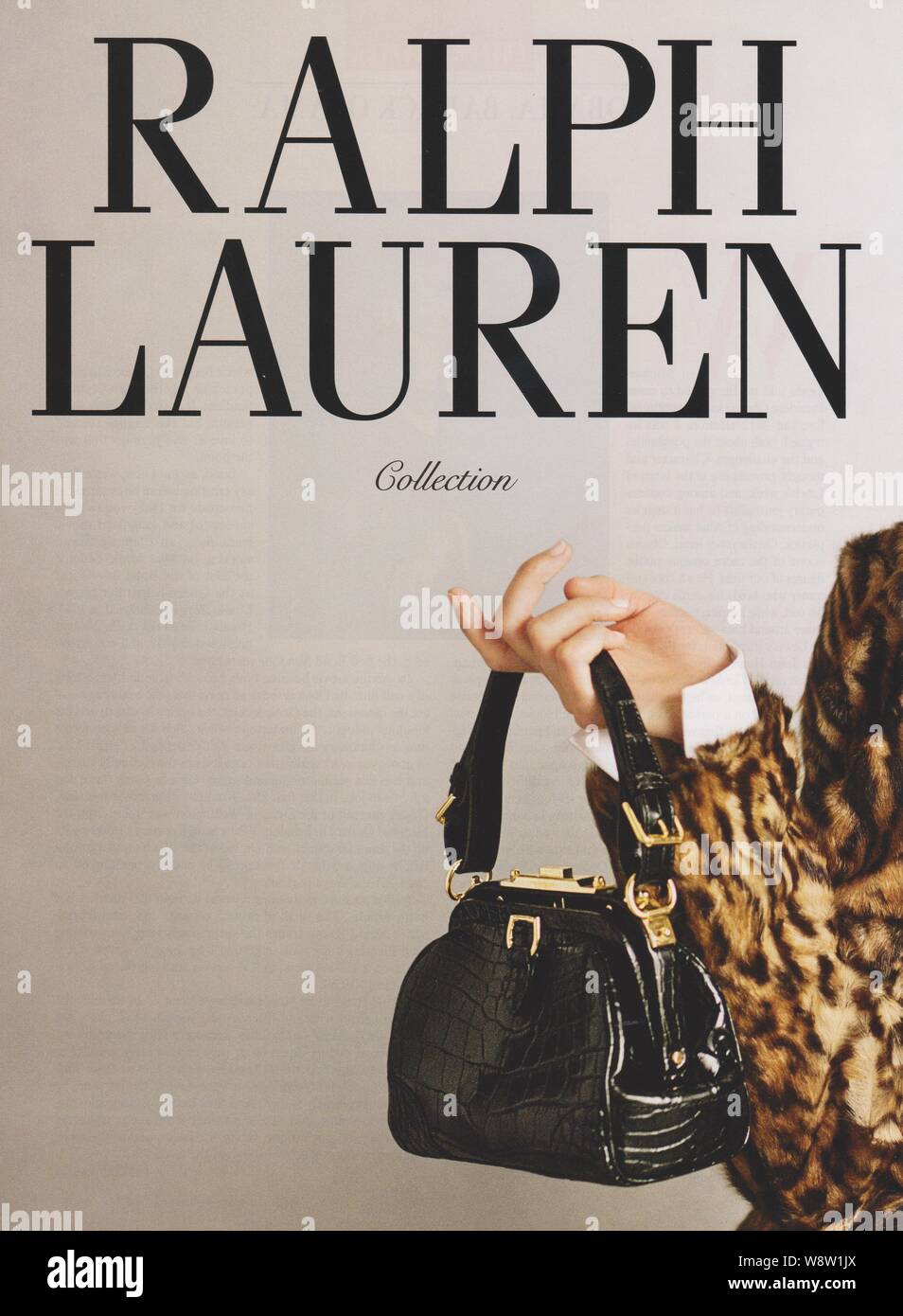 Affiche publicitaire Ralph Lauren maison de mode dans le magazine papier de  2012, publicité, publicité créative Ralph Lauren 2010 Photo Stock - Alamy