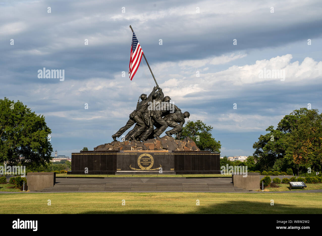 Arlington, Virginie - 7 août 2019 : United States Marine Corps War Memorial dépeignant la plantation du drapeau sur Iwo Jima lors de la DEUXIÈME GUERRE MONDIALE (World War 2) Banque D'Images