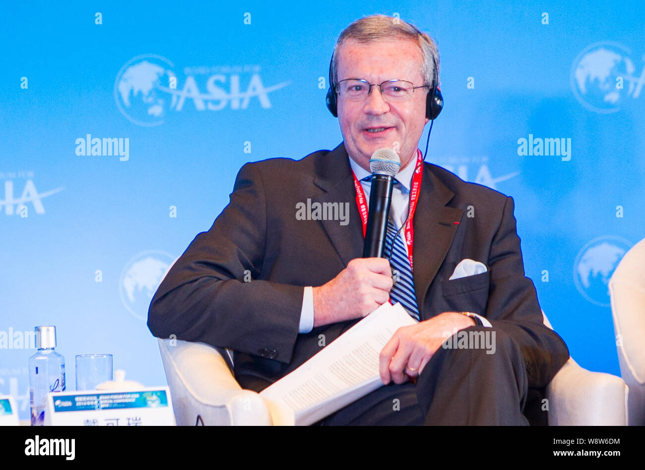 Yves-Louis Darricarrere, Président de la Division Exploration et Production de Total SA, parle à un sous-forum au cours du Forum de Boao pour l'Asie Con annuel Banque D'Images