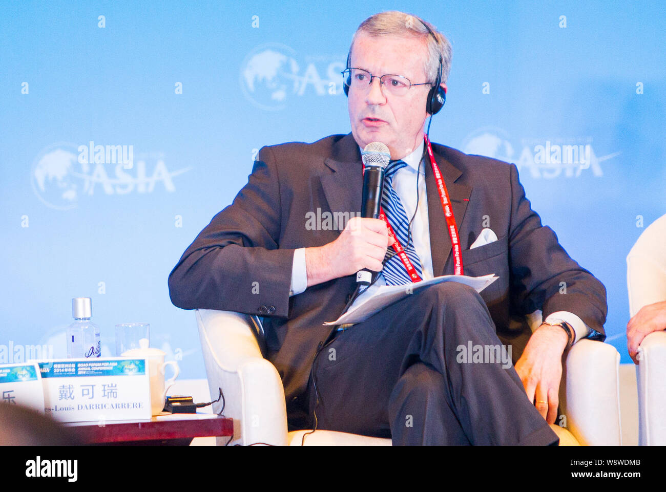 Yves-Louis Darricarrere, Président de la Division Exploration et Production de Total SA, parle à un sous-forum au cours du Forum de Boao pour l'Asie Con annuel Banque D'Images