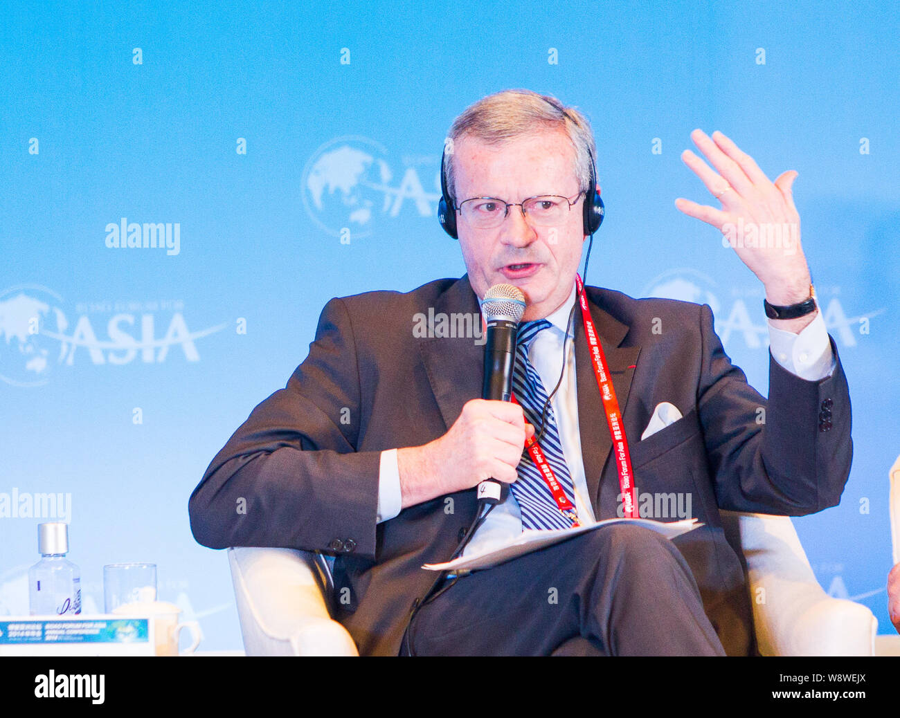 Yves-Louis Darricarrere, Président de la Division Exploration et Production de Total SA, parle à un sous-forum au cours du Forum de Boao pour l'Asie Con annuel Banque D'Images