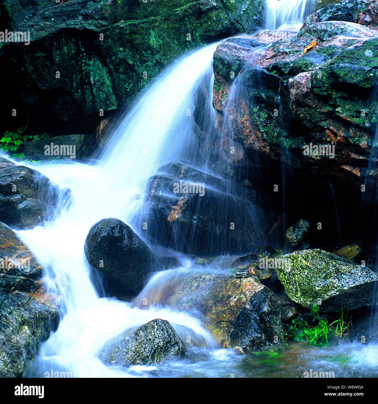 Paysage d'un flux sur le Mont Tai ou dans la montagne Taishan TaiAn city, province du Shandong, Chine de l'est octobre 2006. Banque D'Images