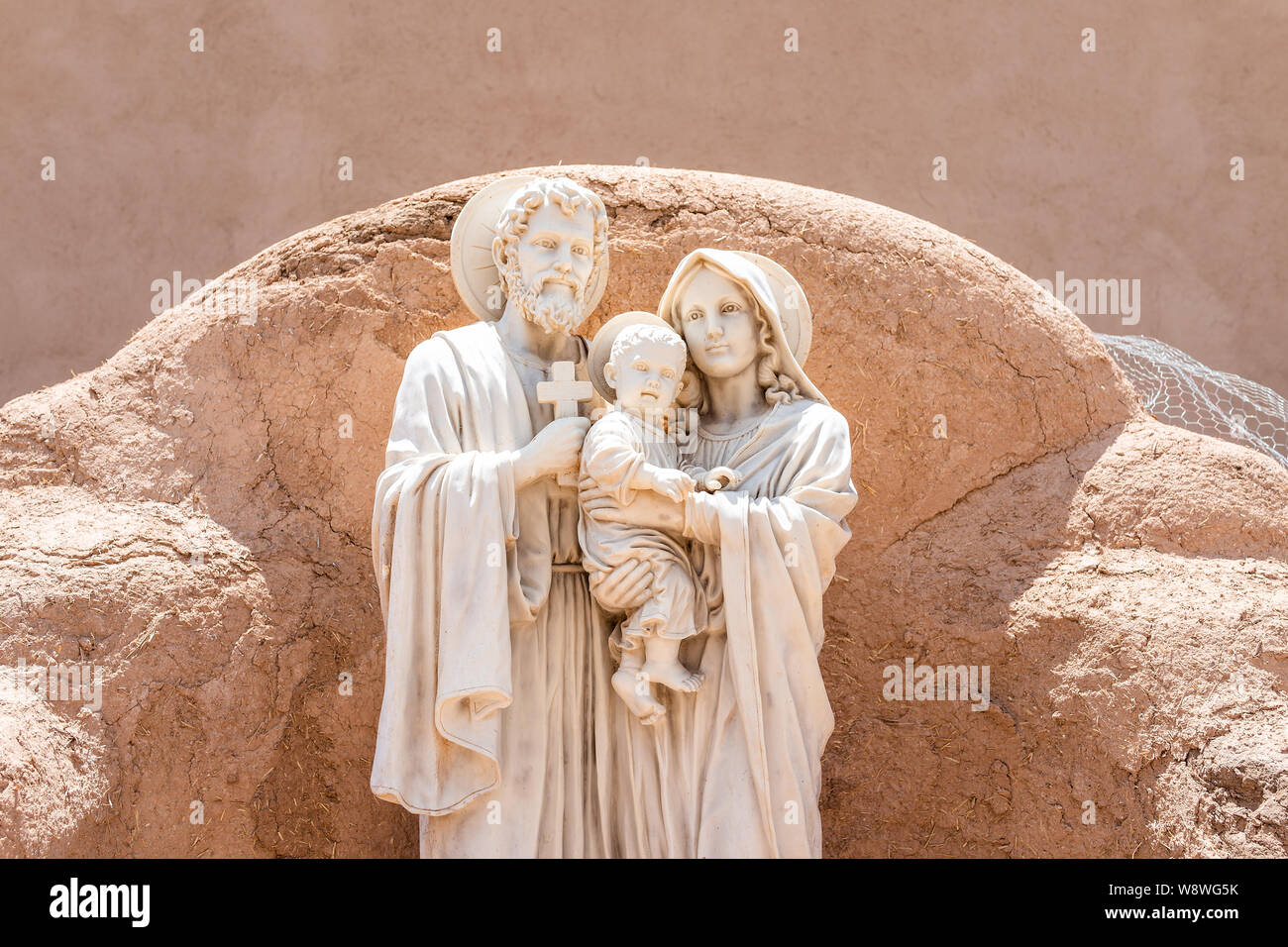 Ranchos de Taos libre de statue de crèche dans l'église San Francisco de Asís en pierre Banque D'Images