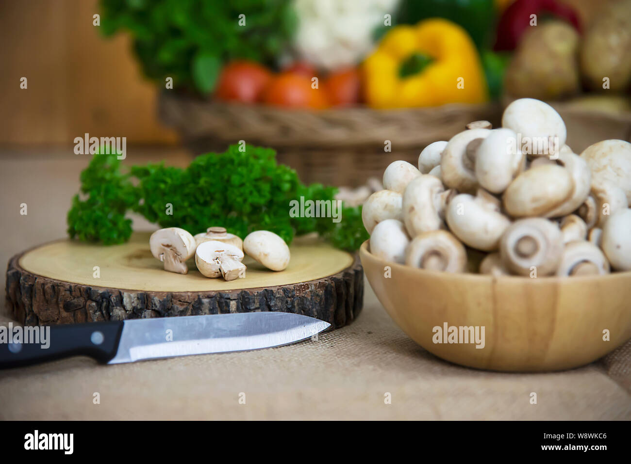 Légumes frais champignon dans la cuisine - concept de cuisine légumes champignons frais Banque D'Images