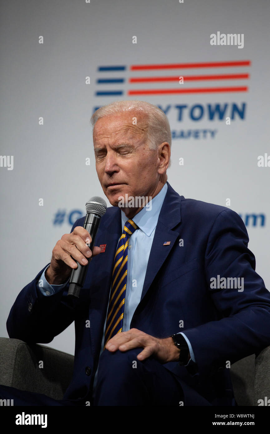 DES MOINES, IA/USA-Août 20, 2019 : Joe Biden parle au Forum présidentiel d'urgence sur la sécurité des armes à feu au centre de l'événement de l'Iowa. Banque D'Images